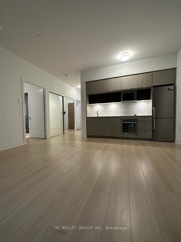 585 Bloor St E, #320