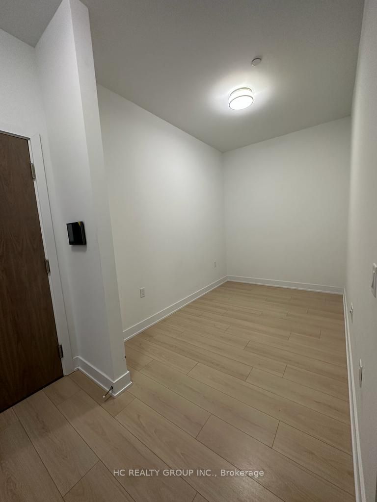 585 Bloor St E, #320