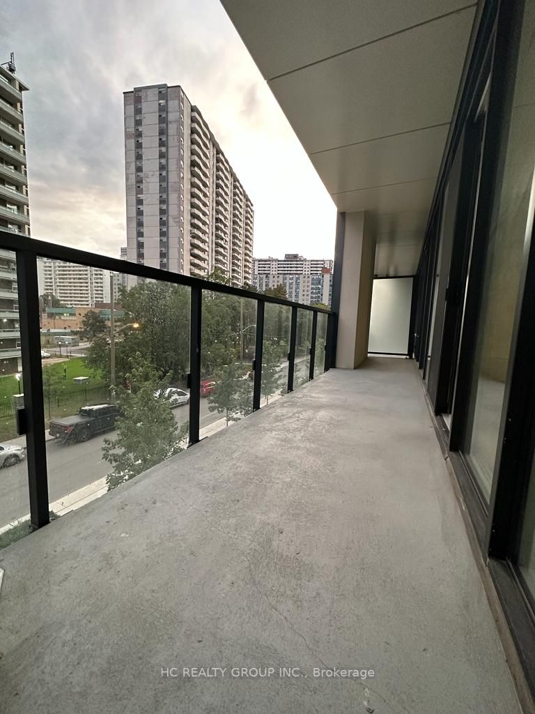 585 Bloor St E, #320