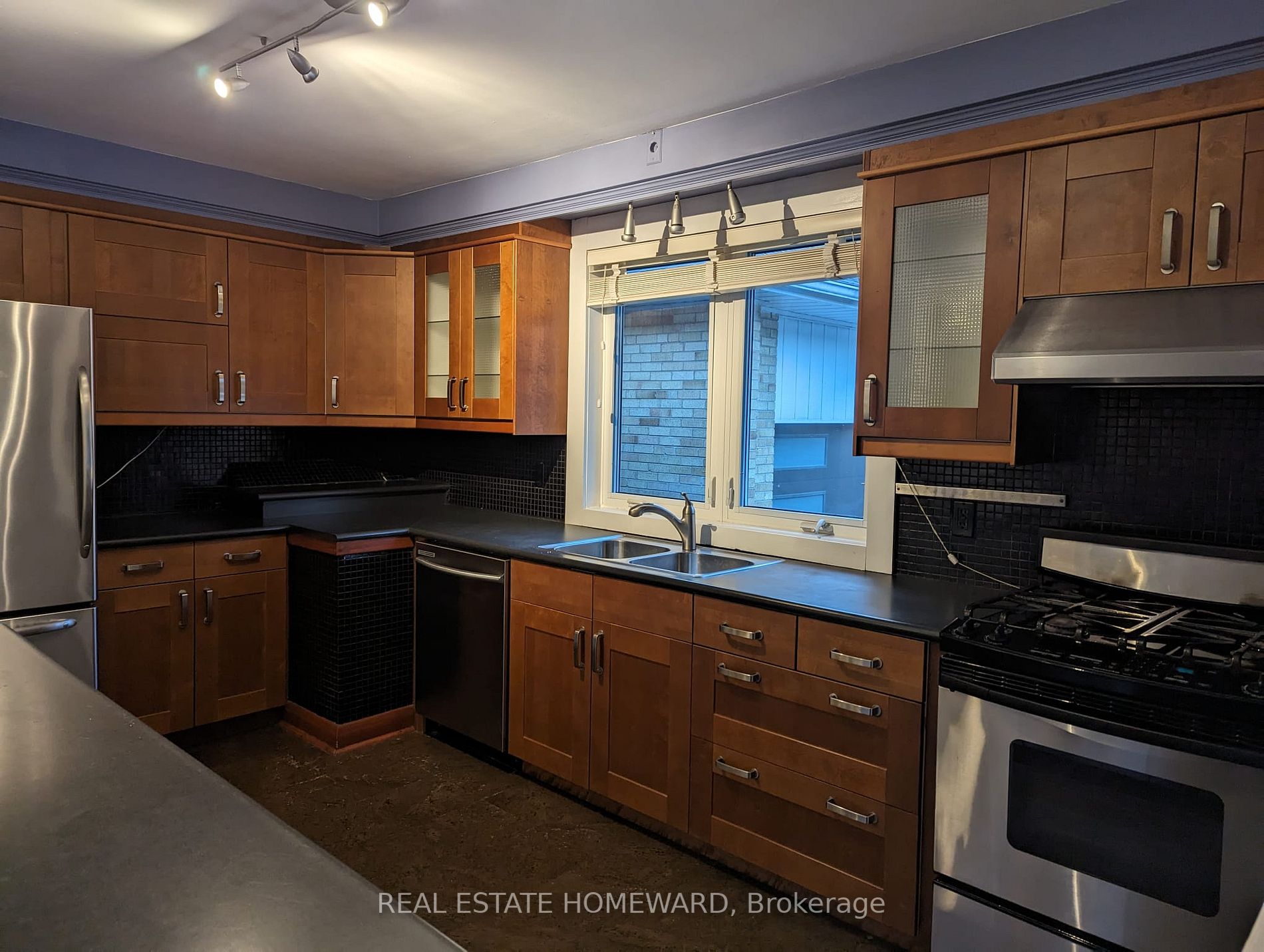 194 Maxome Ave