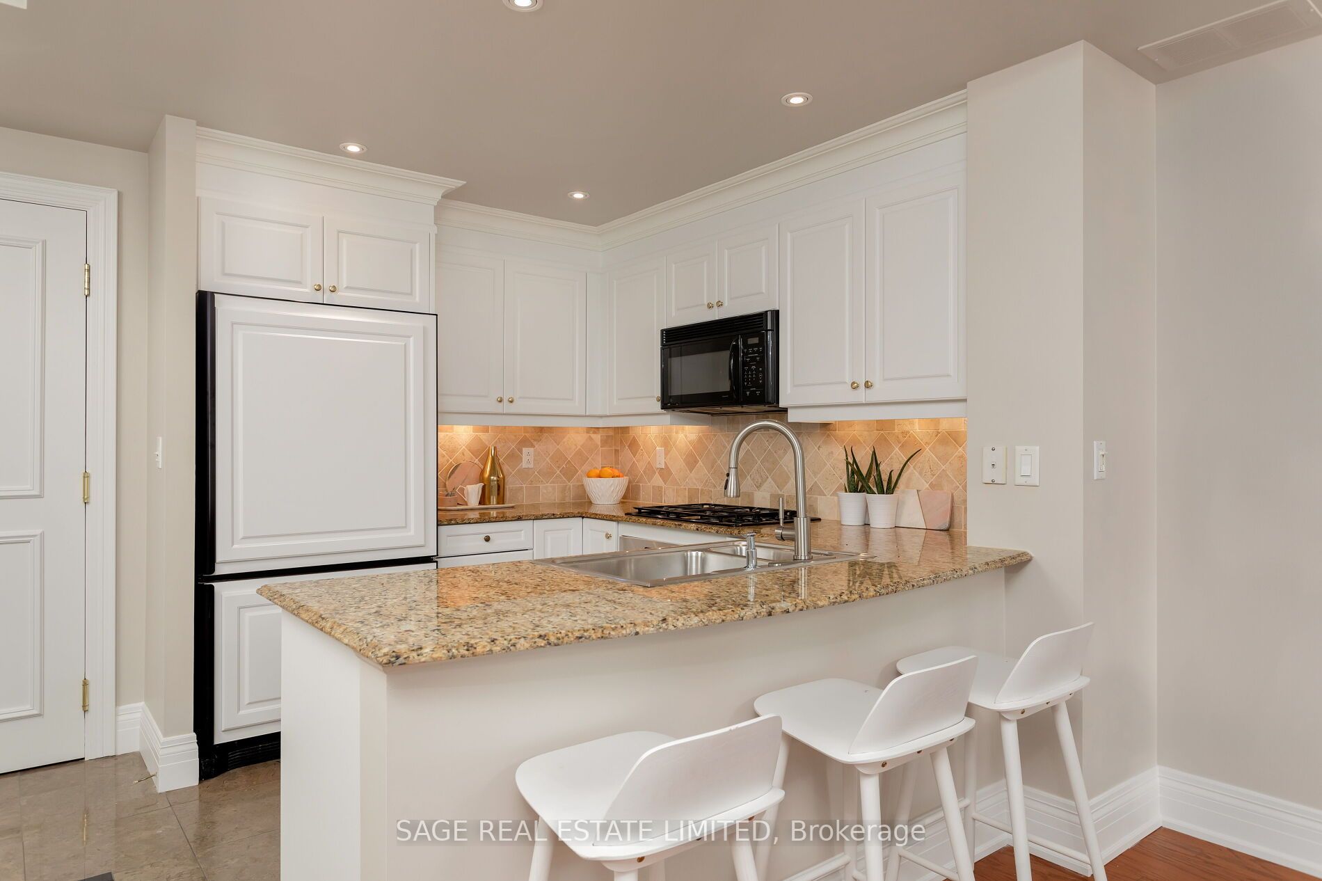 33 Delisle Ave, #709