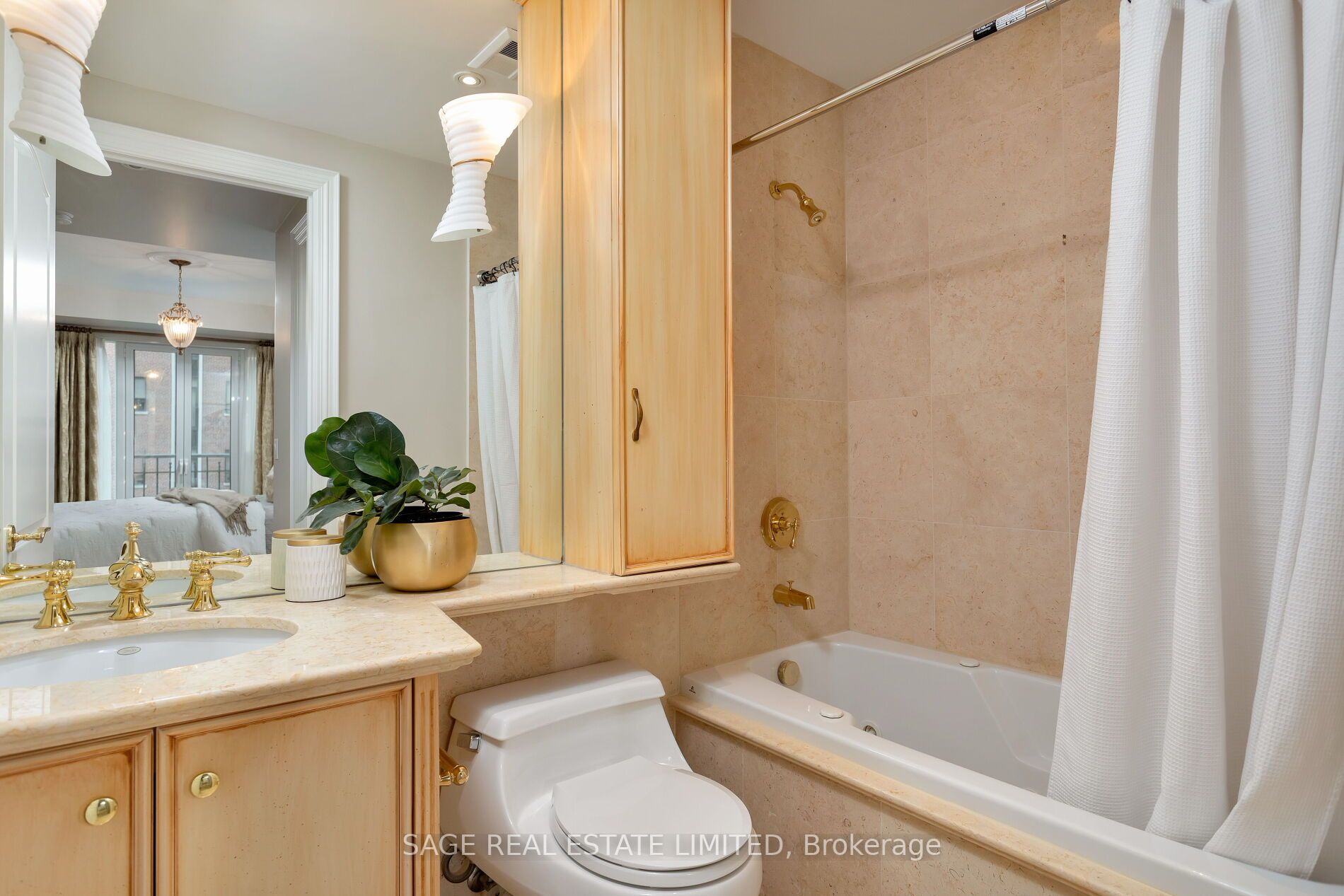 33 Delisle Ave, #709