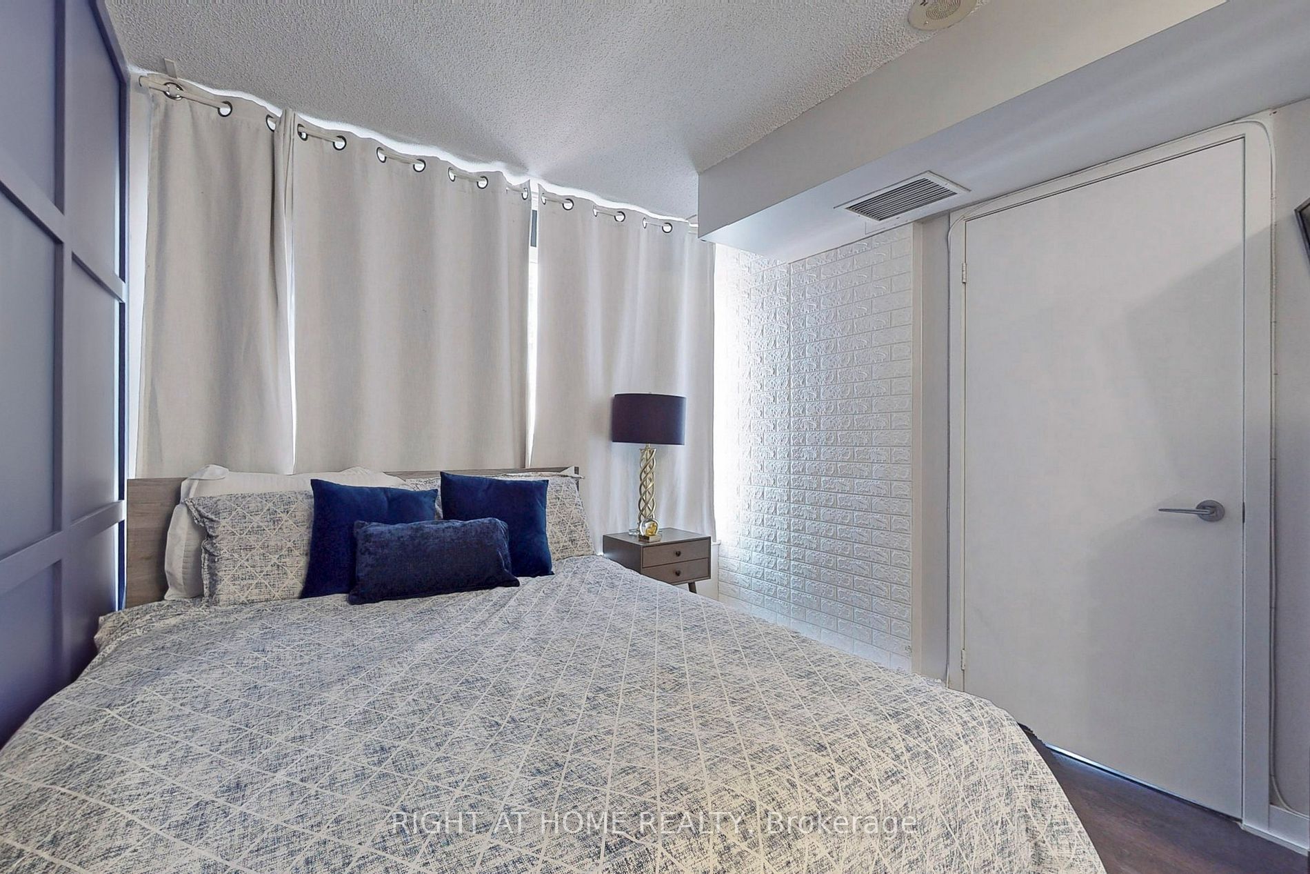 151 Dan Leckie Way, #605