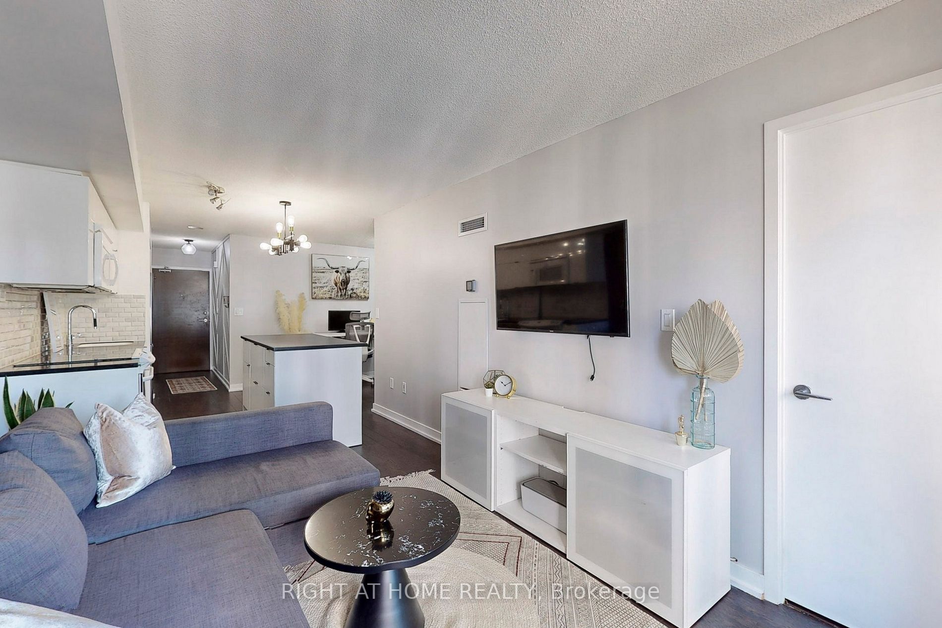 151 Dan Leckie Way, #605