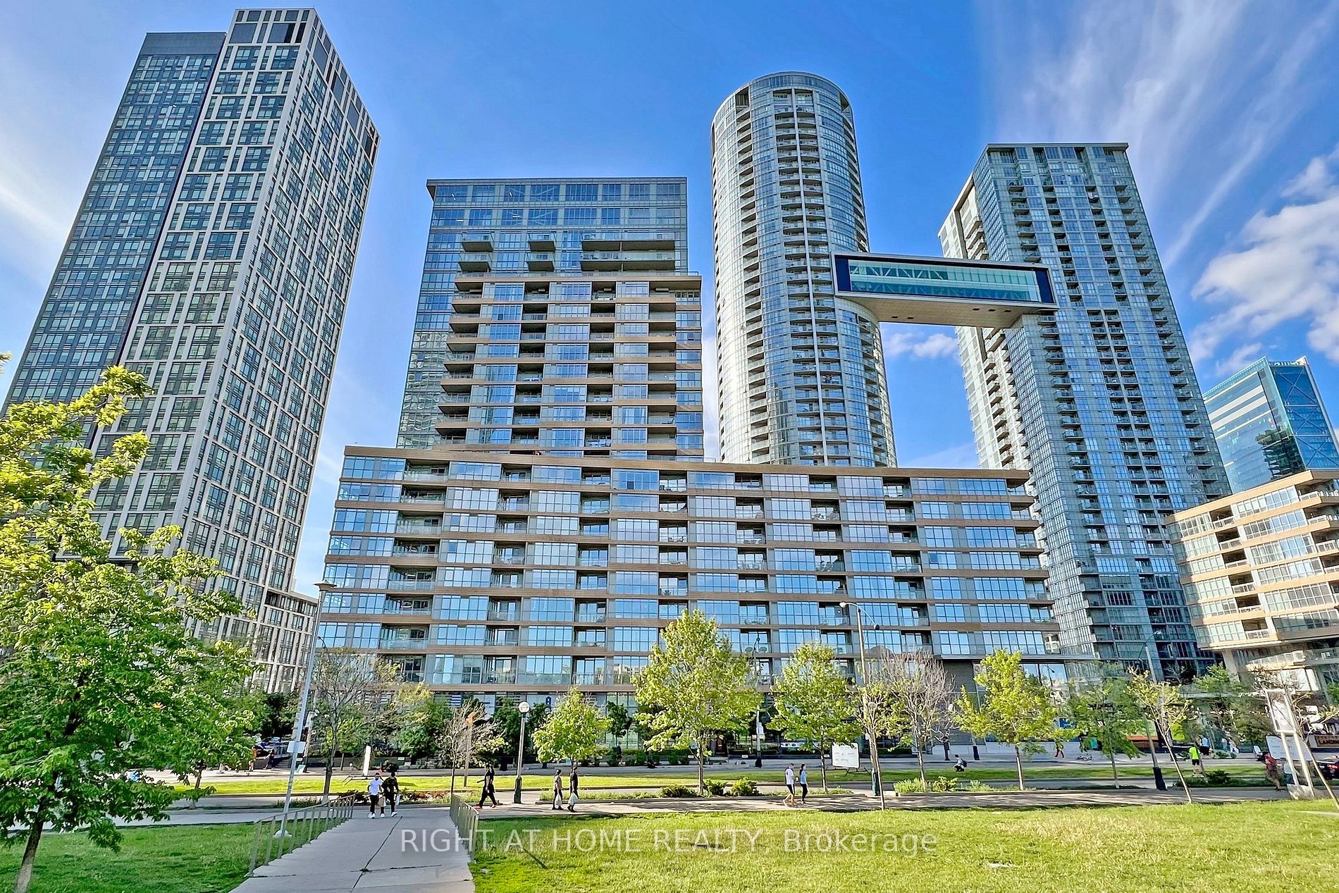 151 Dan Leckie Way, #605