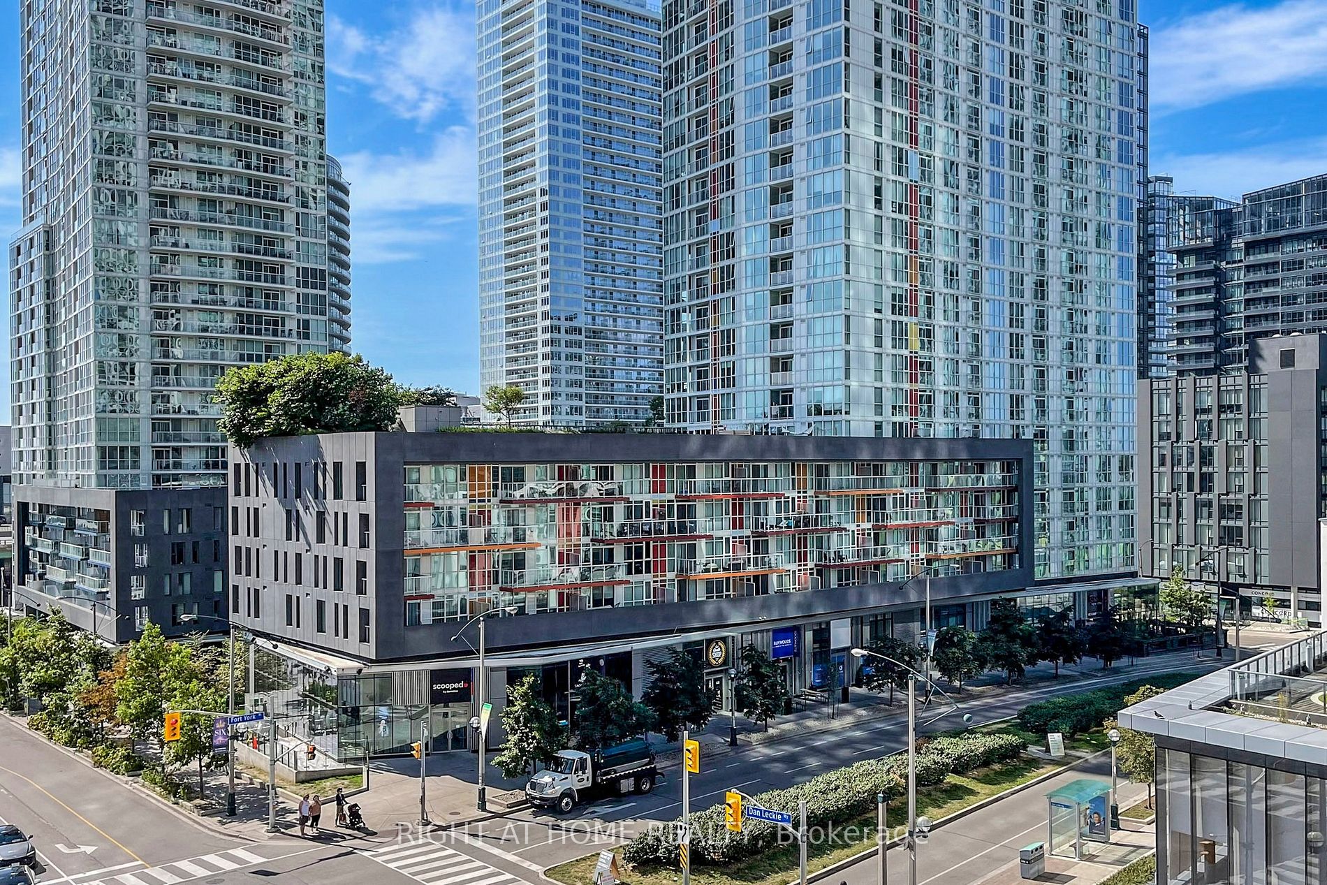 151 Dan Leckie Way, #605
