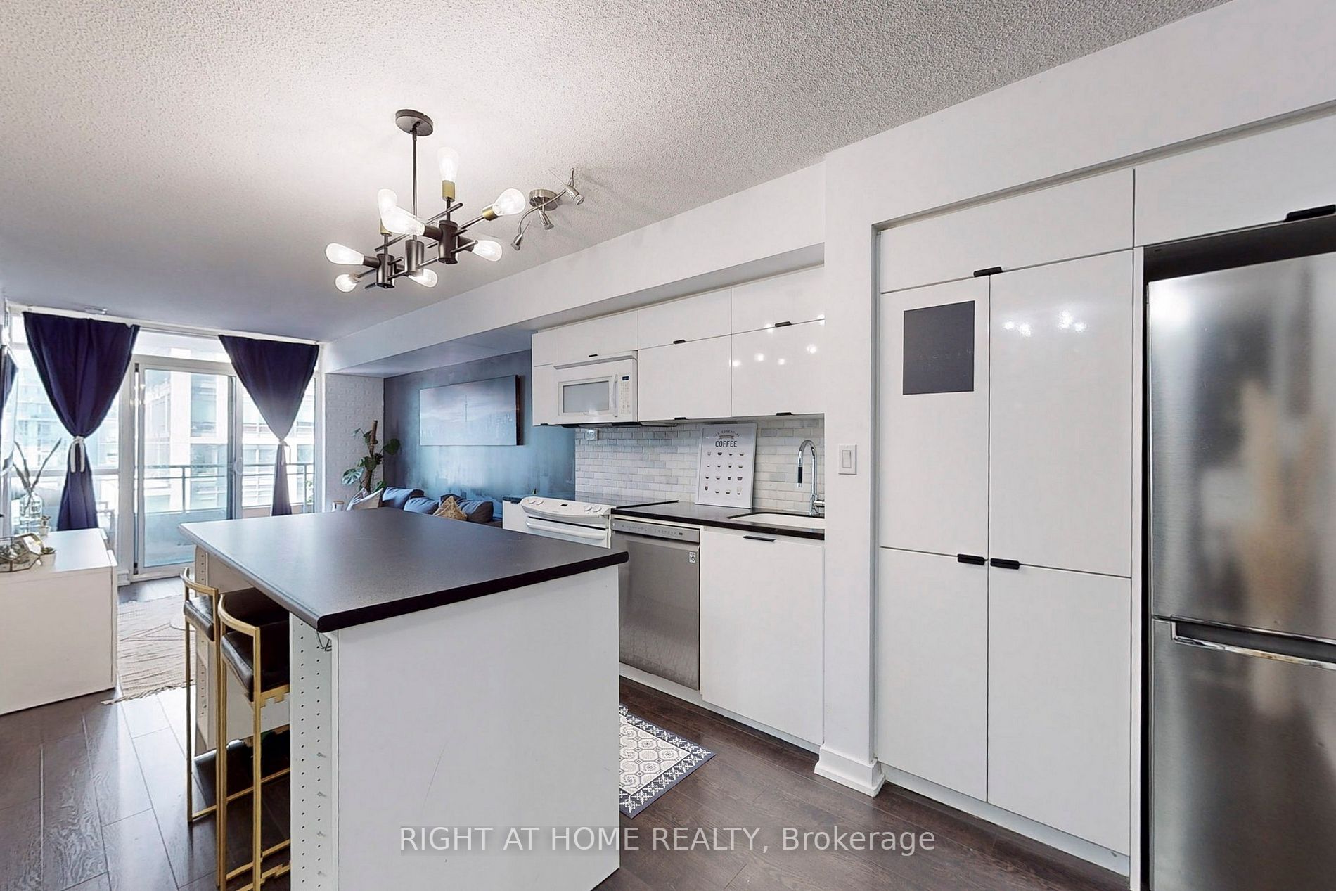 151 Dan Leckie Way, #605