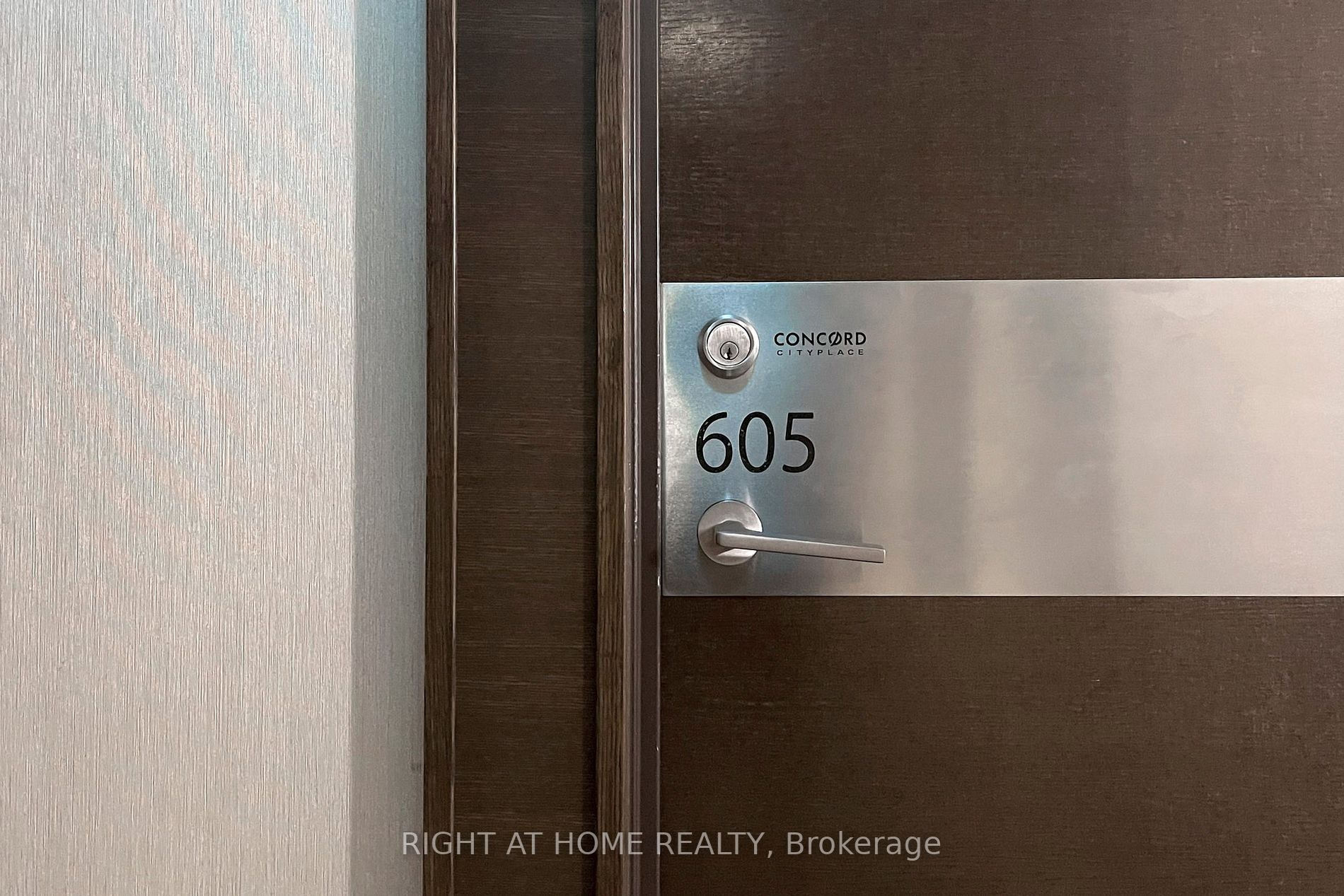 151 Dan Leckie Way, #605