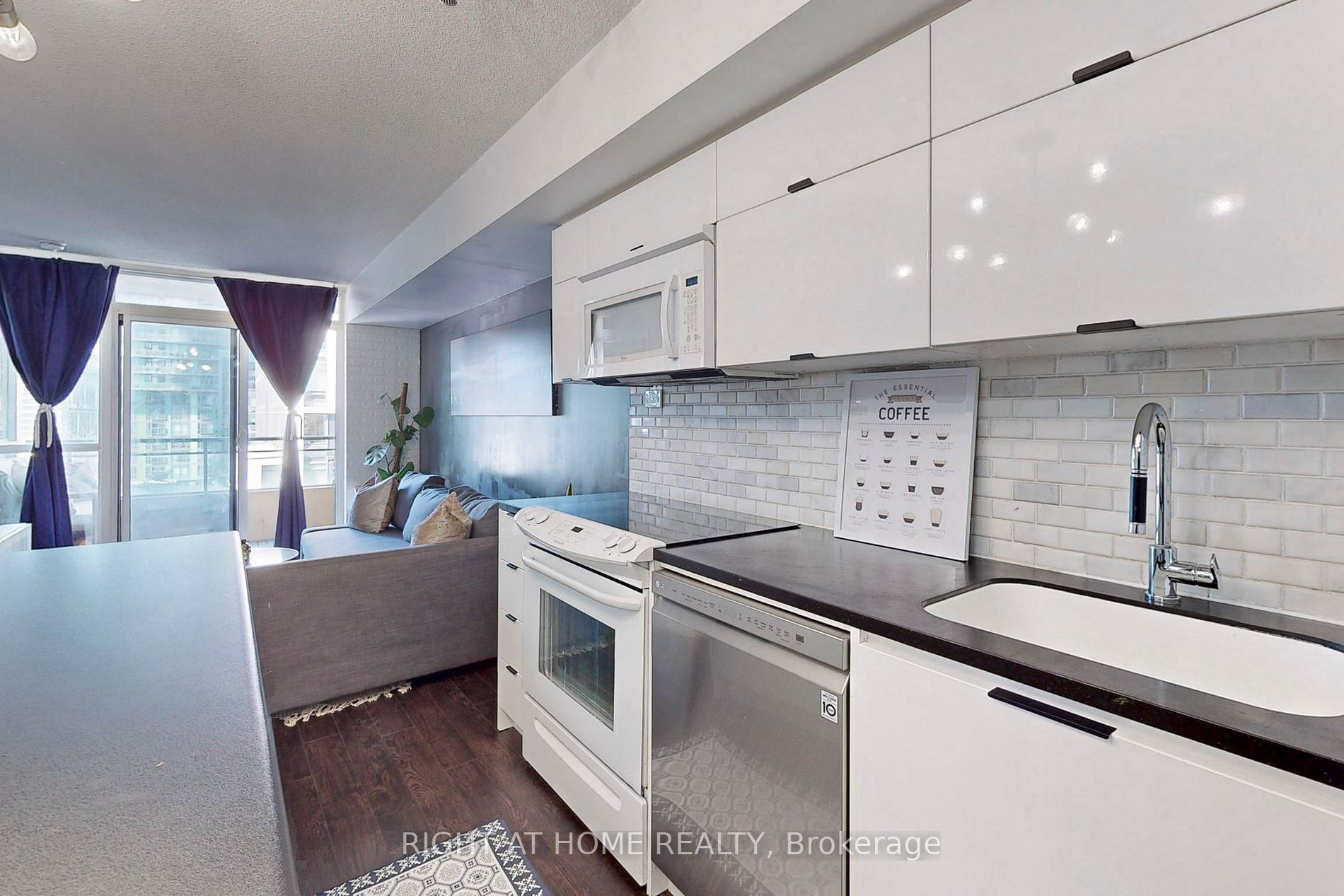 151 Dan Leckie Way, #605