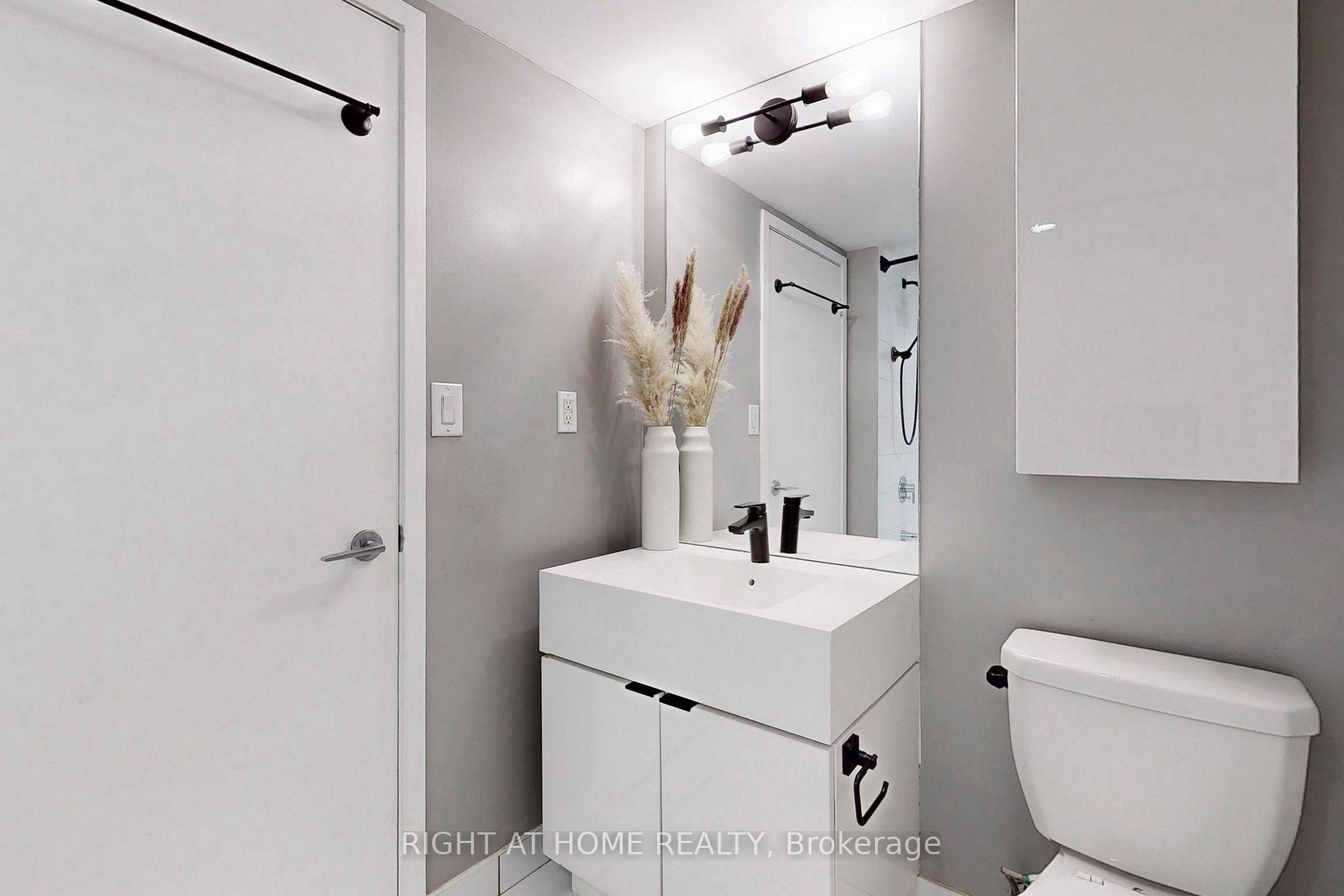 151 Dan Leckie Way, #605