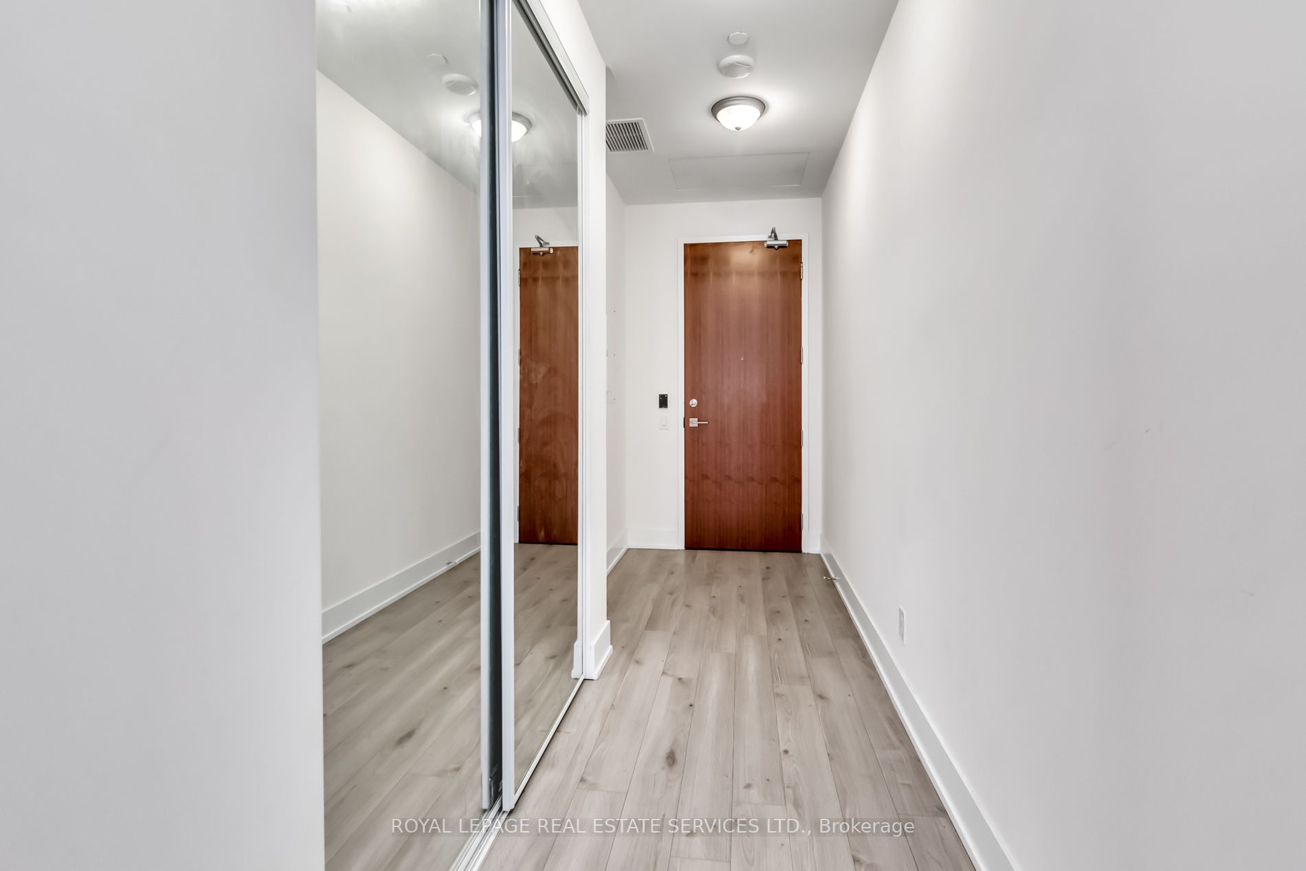 111 St Clair Ave W, #326