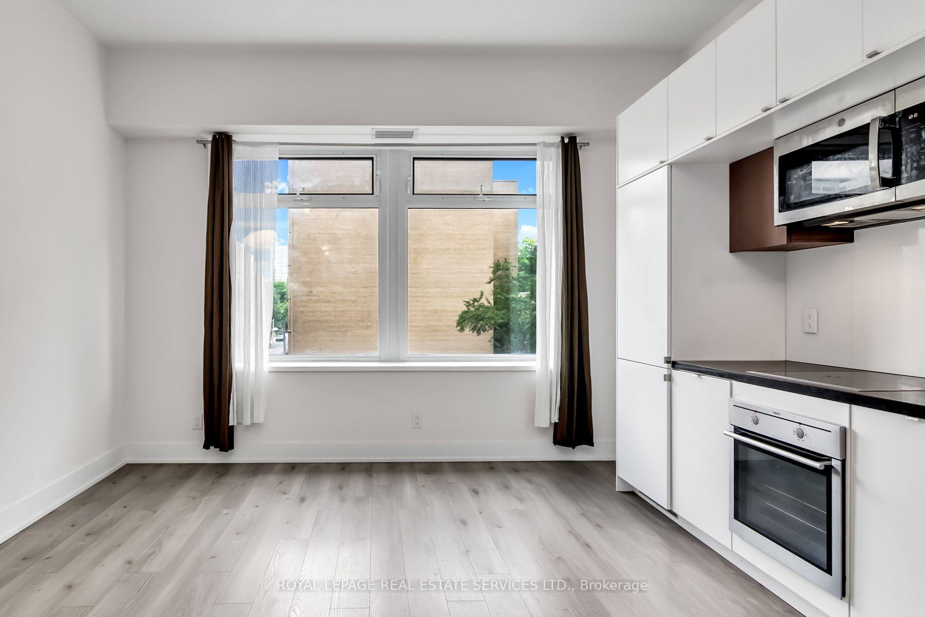 111 St Clair Avenue W, #326