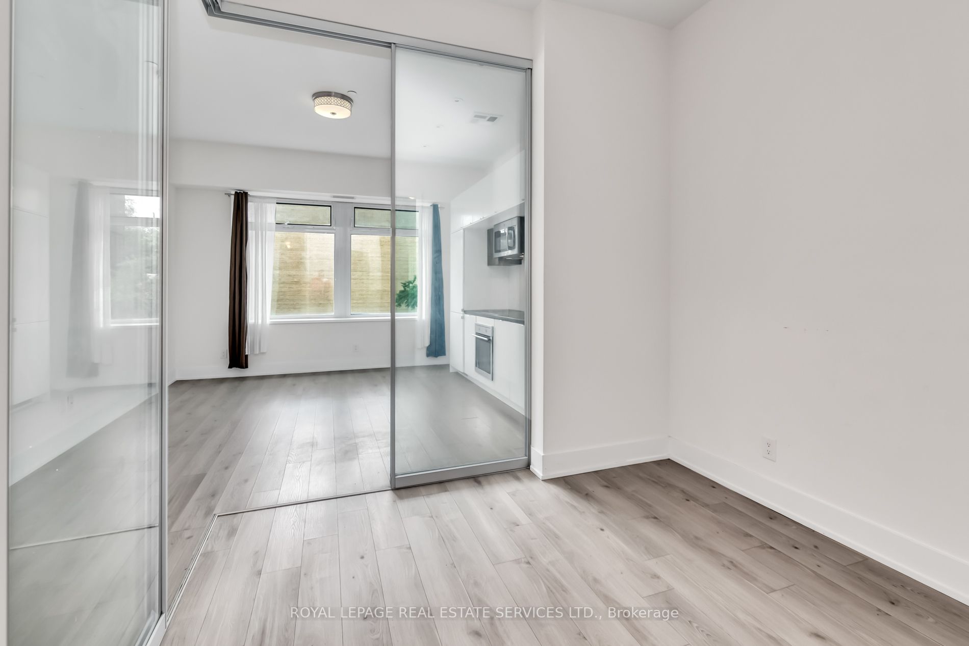111 St Clair Avenue W, #326
