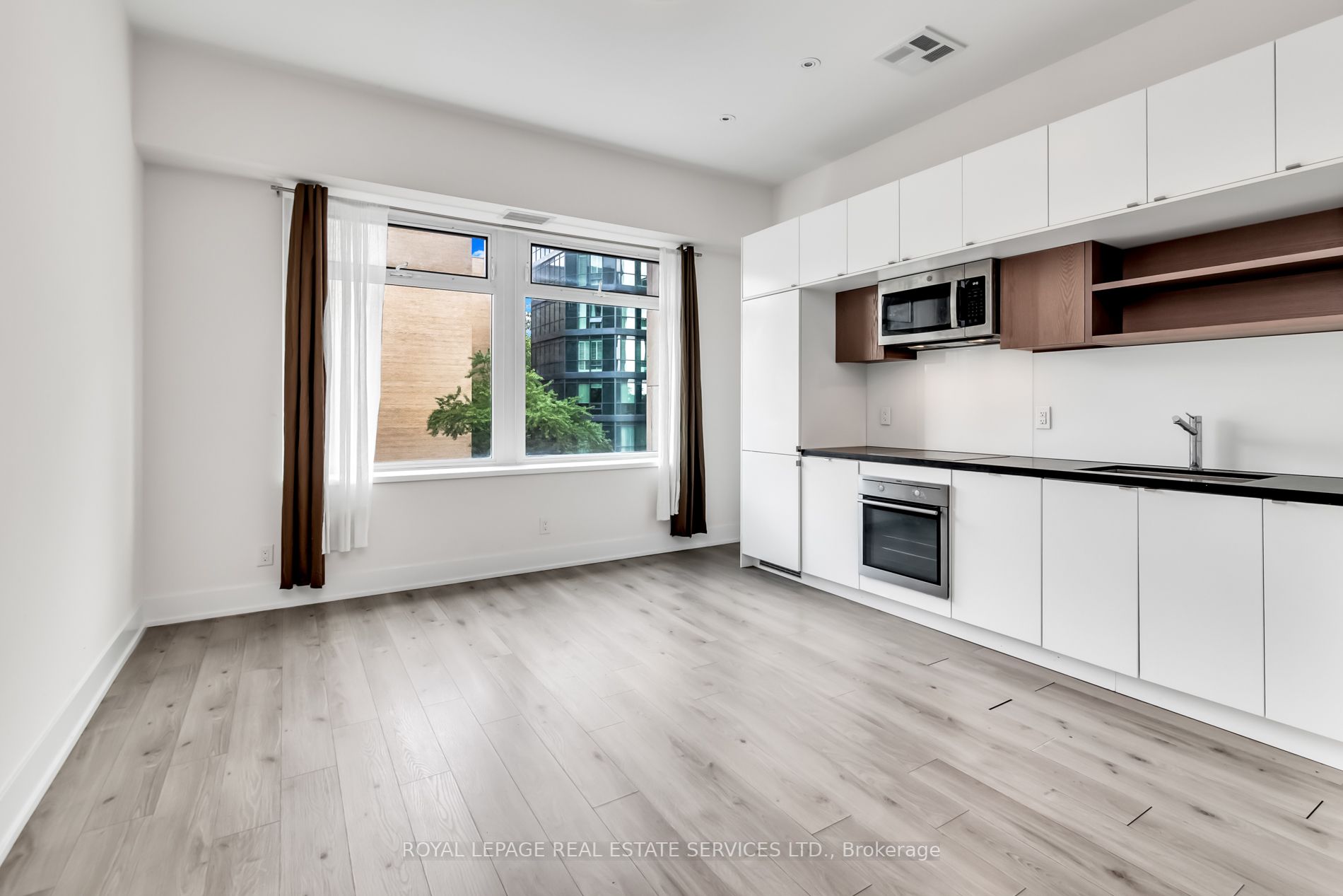 111 St Clair Avenue W, #326