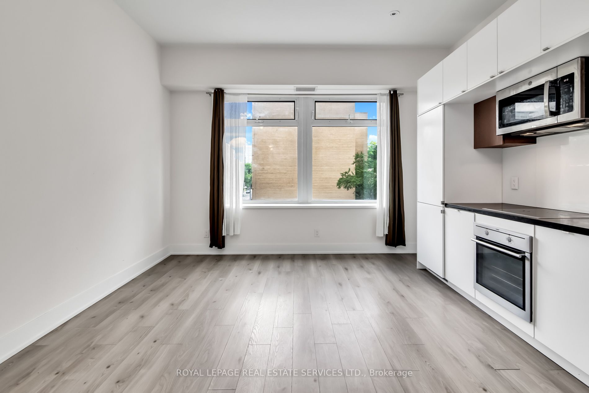 111 St Clair Avenue W, #326