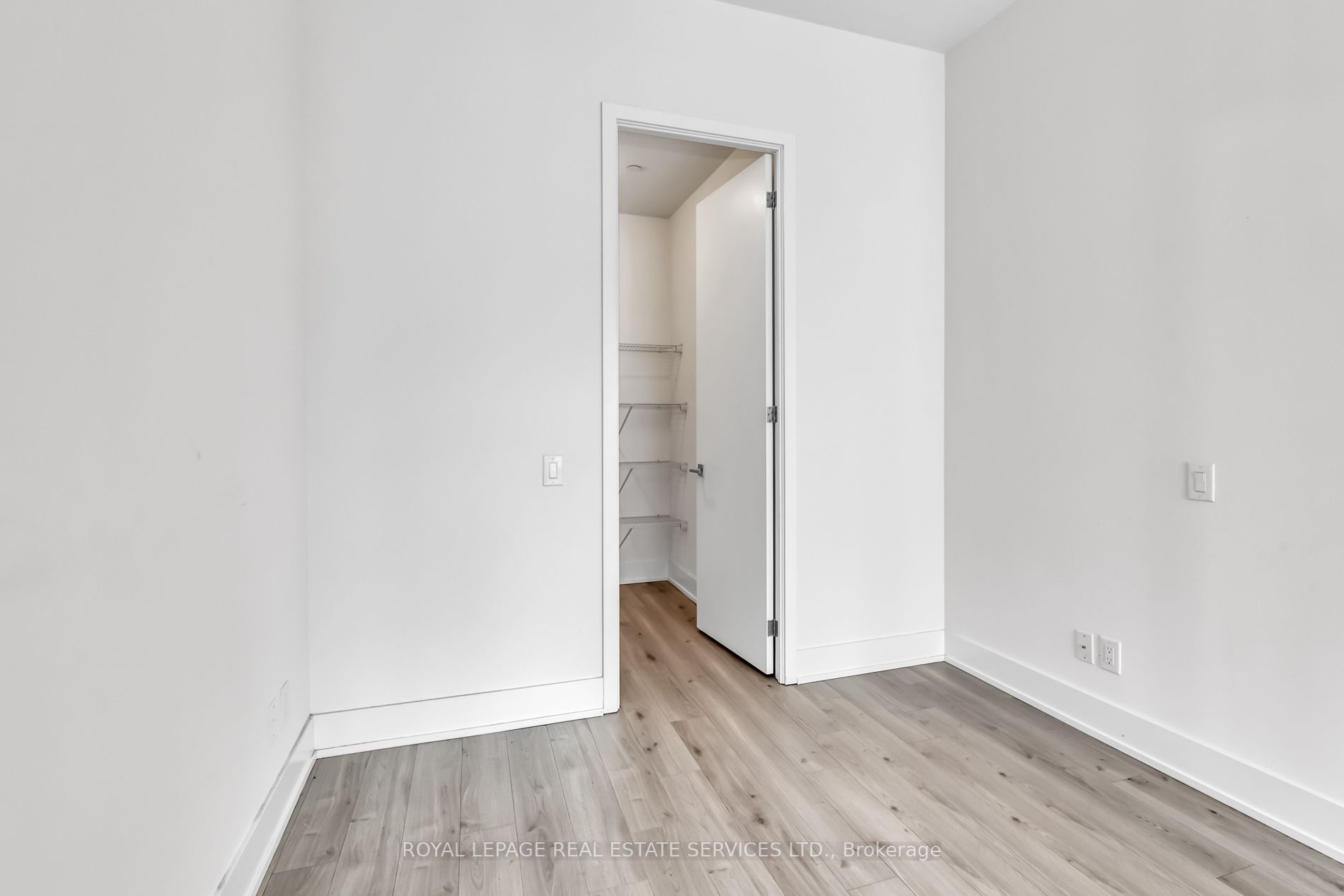 111 St Clair Avenue W, #326