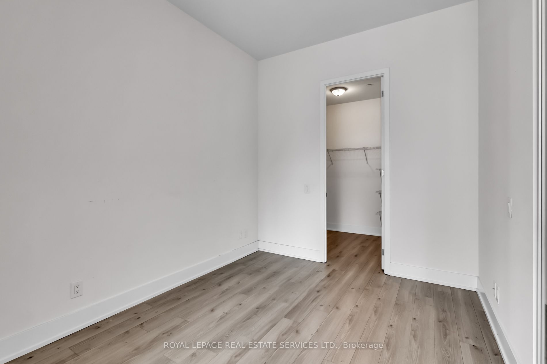111 St Clair Avenue W, #326