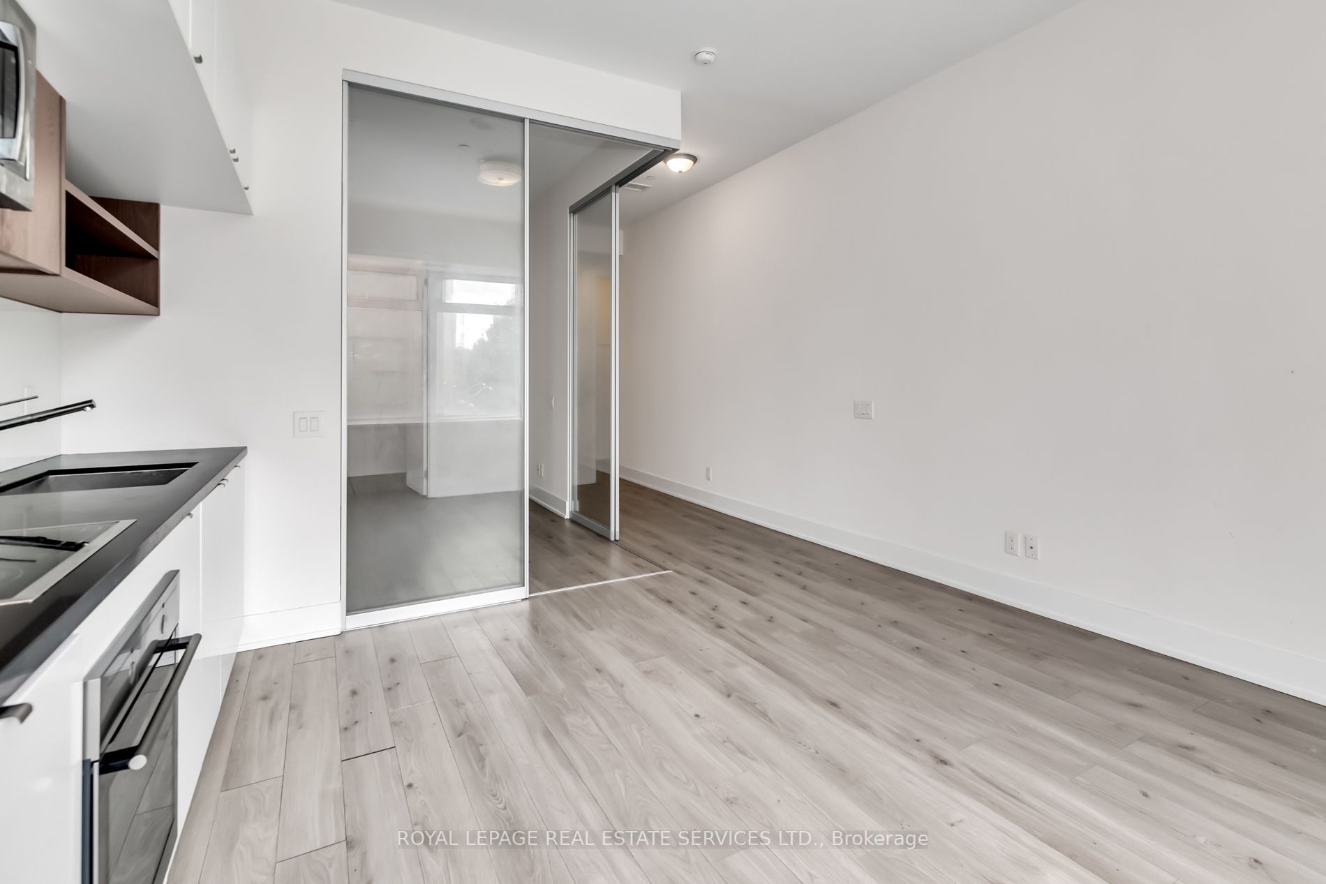 111 St Clair Avenue W, #326