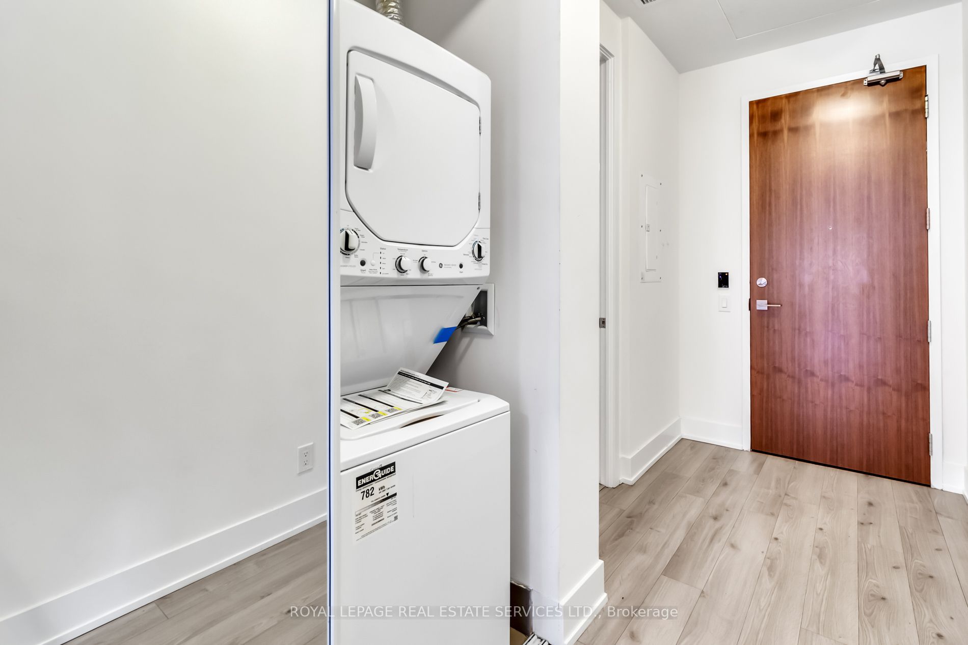 111 St Clair Avenue W, #326