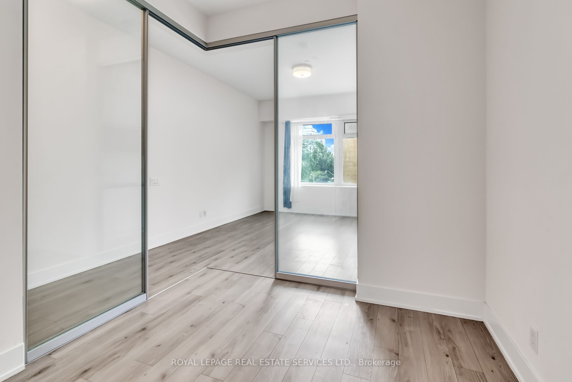 111 St Clair Avenue W, #326