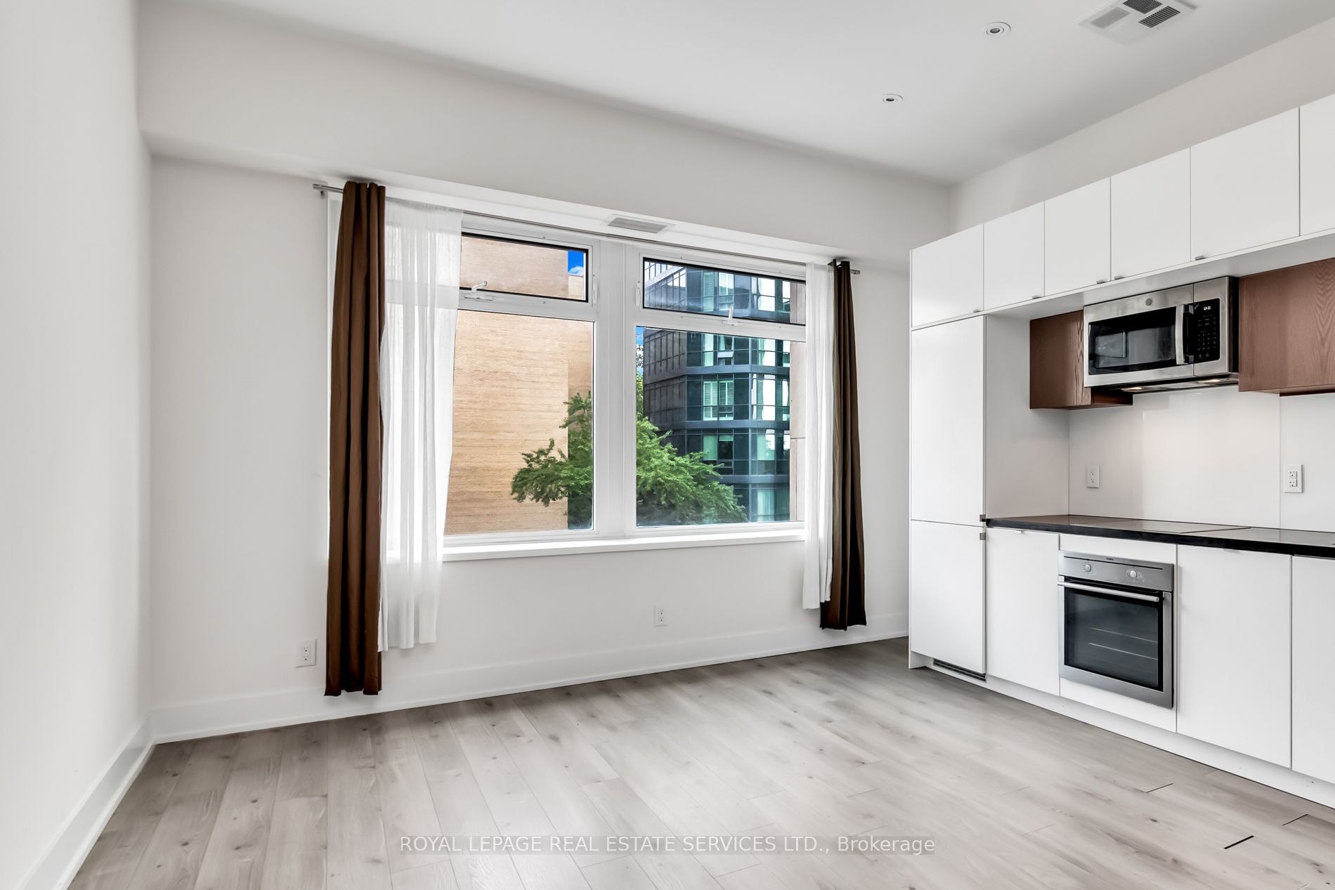 111 St Clair Avenue W, #326