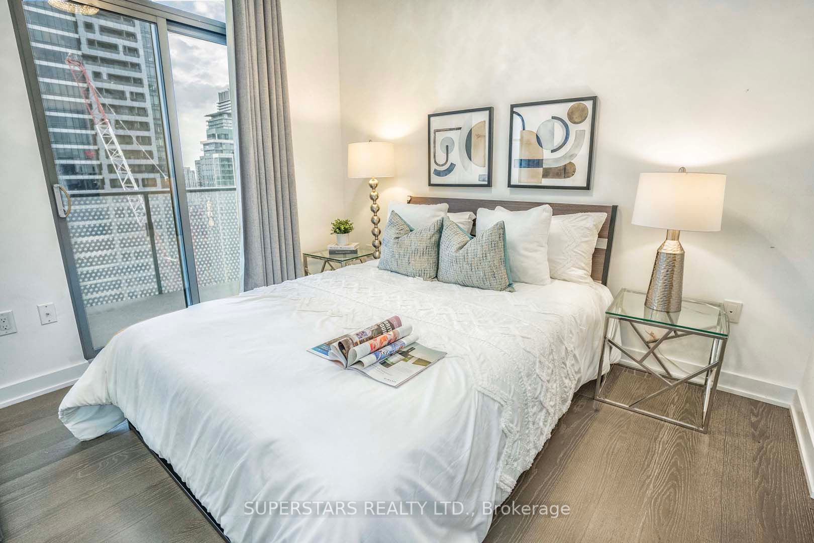 11 Wellesley St W, #2908