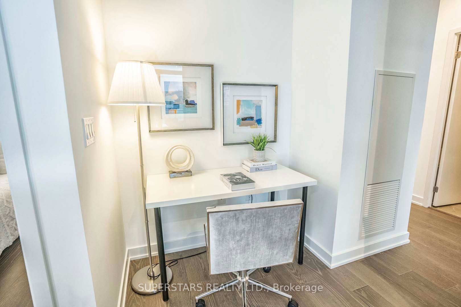 11 Wellesley St W, #2908