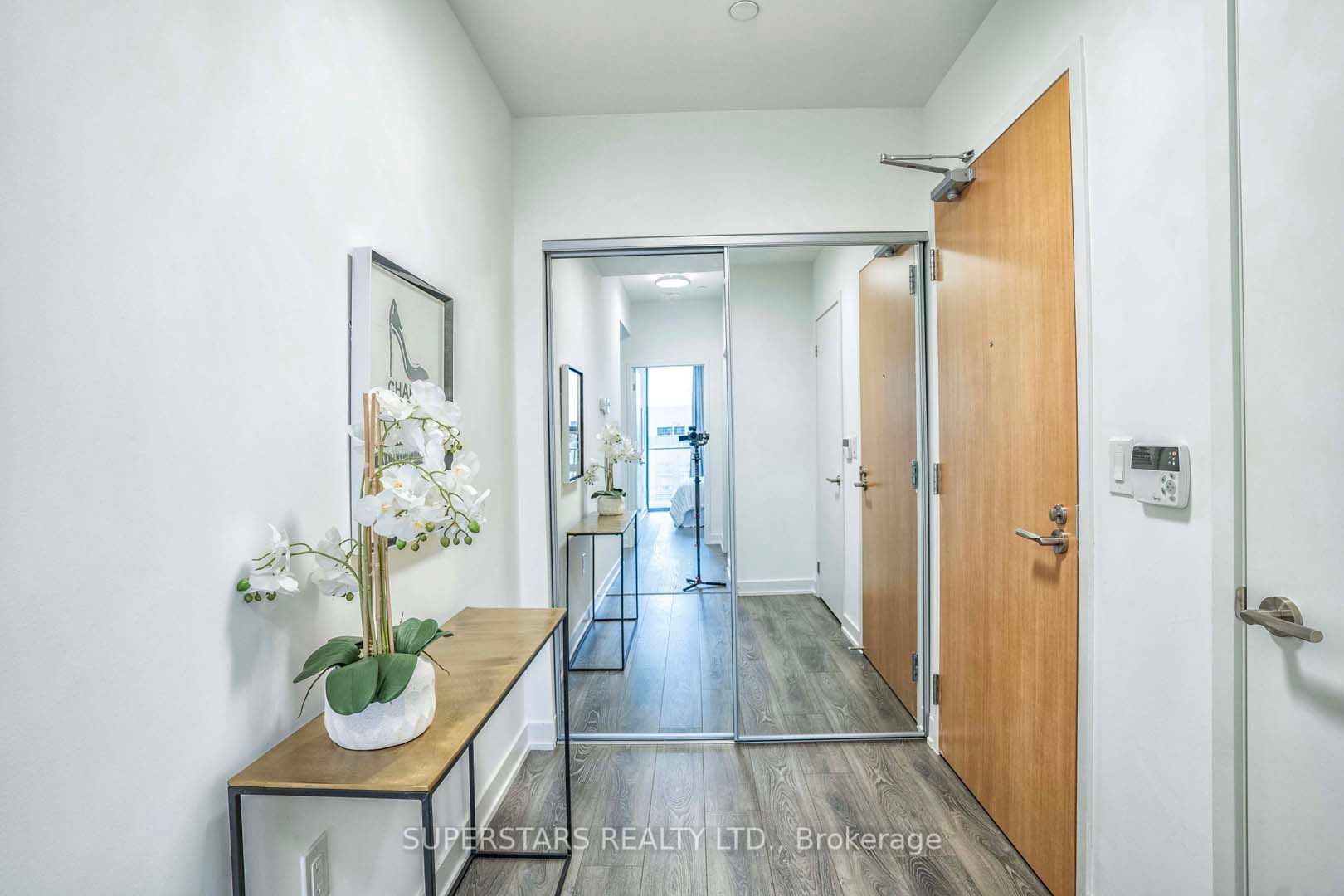 11 Wellesley St W, #2908