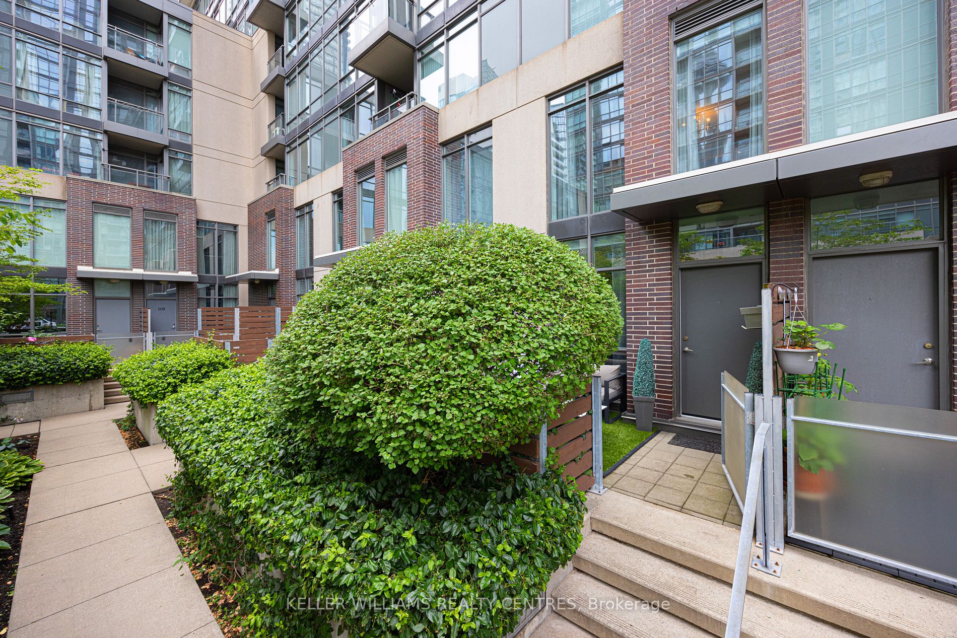 15 Brunel Crt, #103