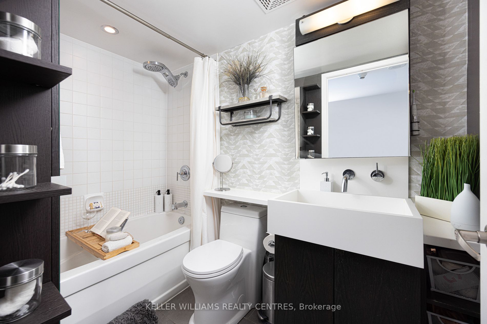 15 Brunel Crt, #103