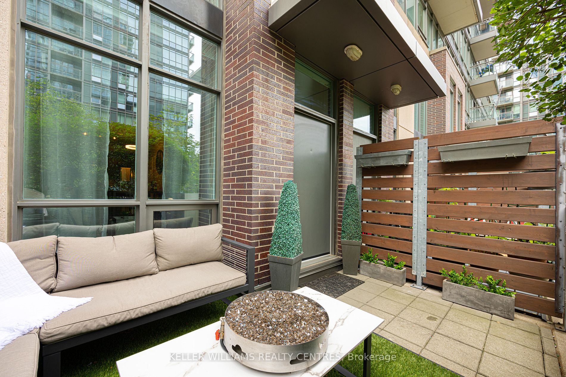 15 Brunel Crt, #103