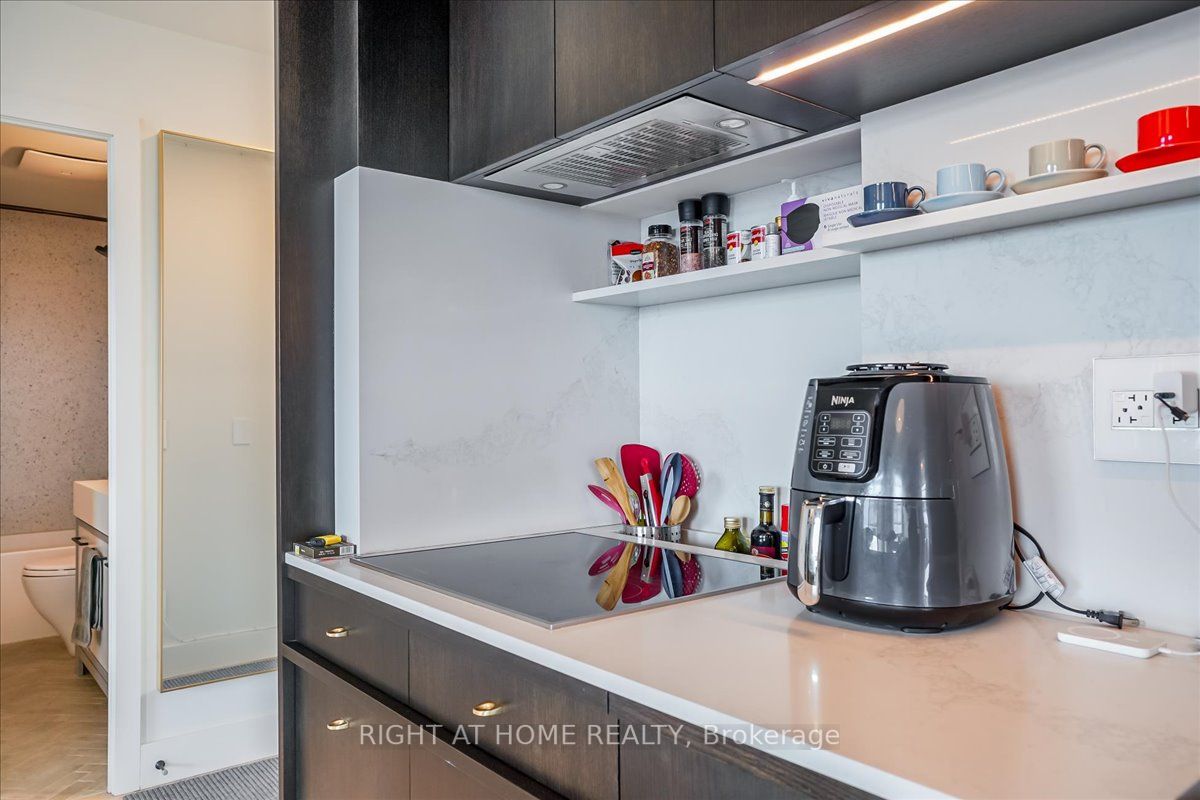 80 Western Battery Rd, #2406