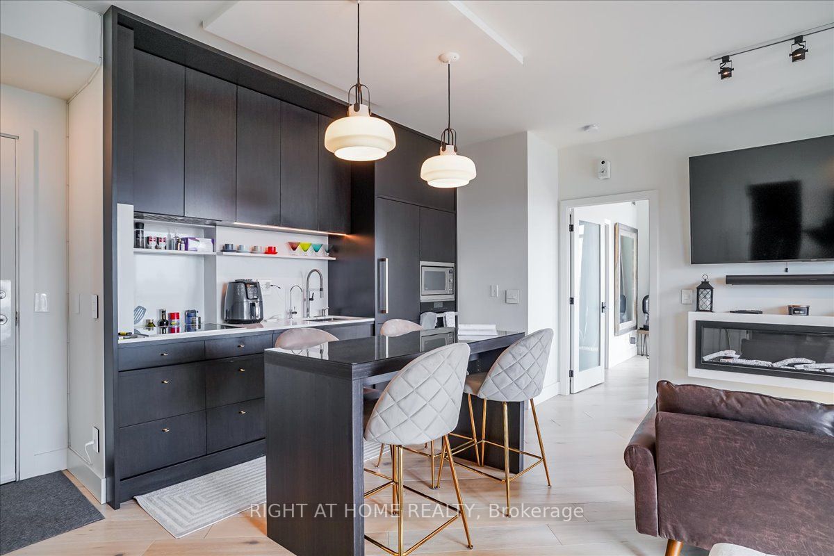 80 Western Battery Rd, #2406