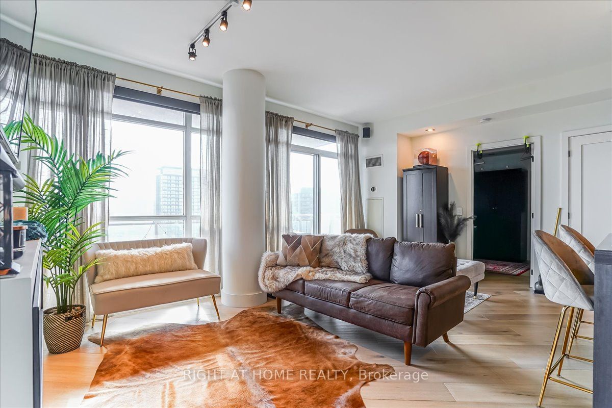 80 Western Battery Rd, #2406