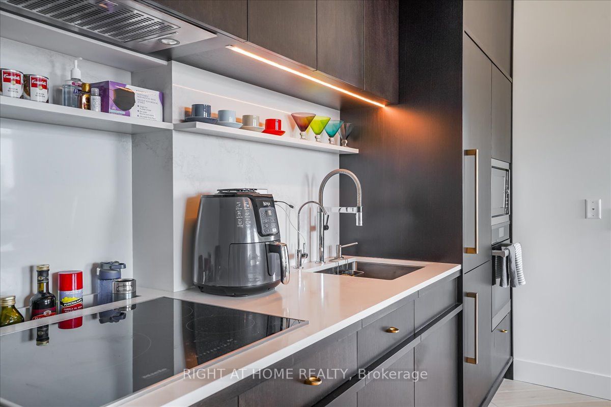 80 Western Battery Rd, #2406