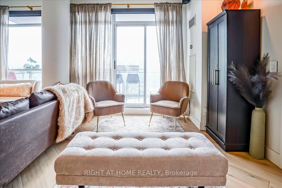 80 Western Battery Rd, #2406