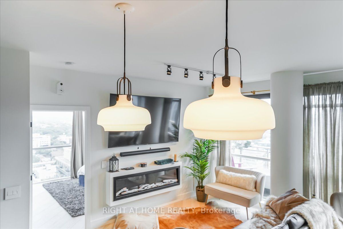 80 Western Battery Rd, #2406