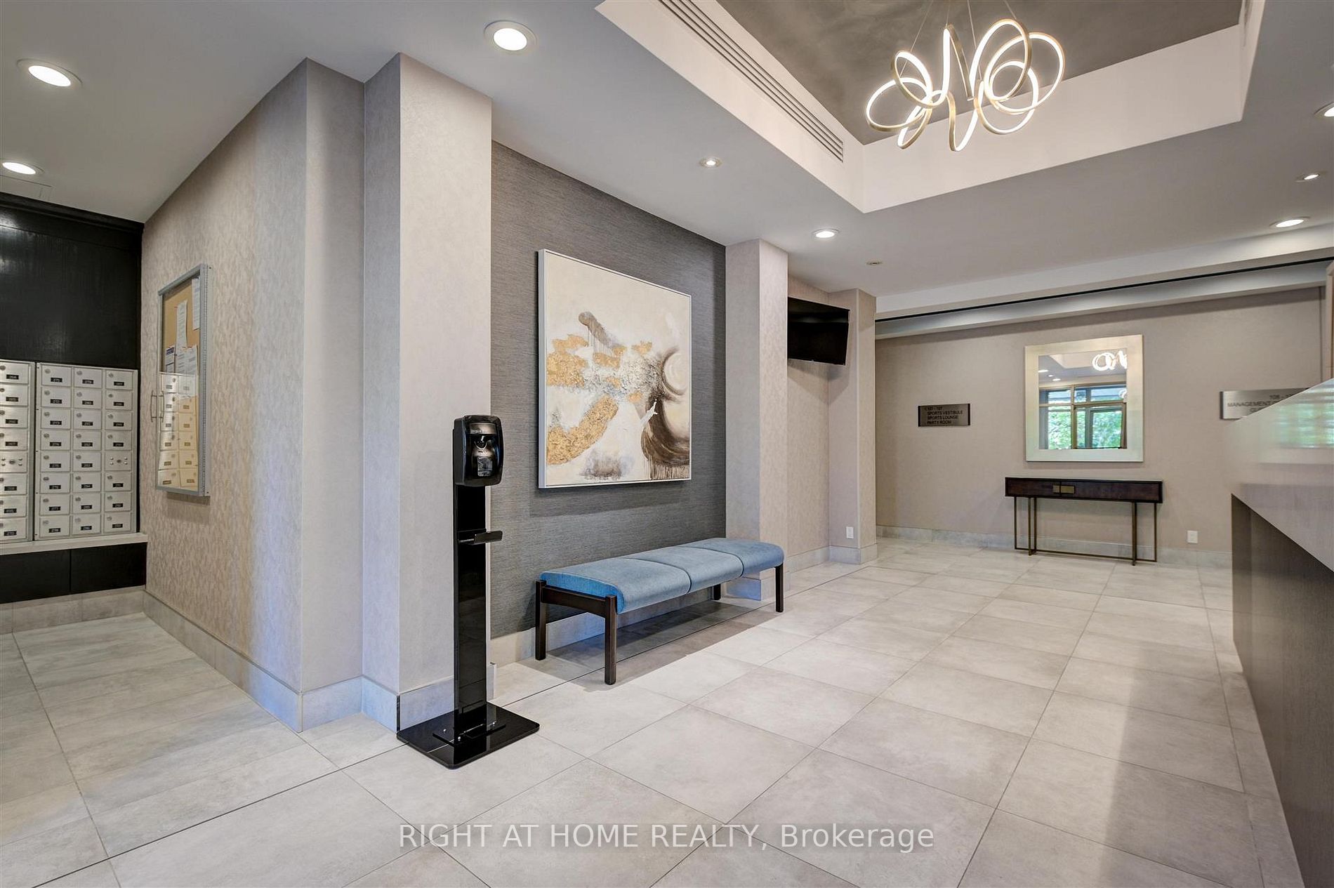 1720 Eglinton Ave E, #215