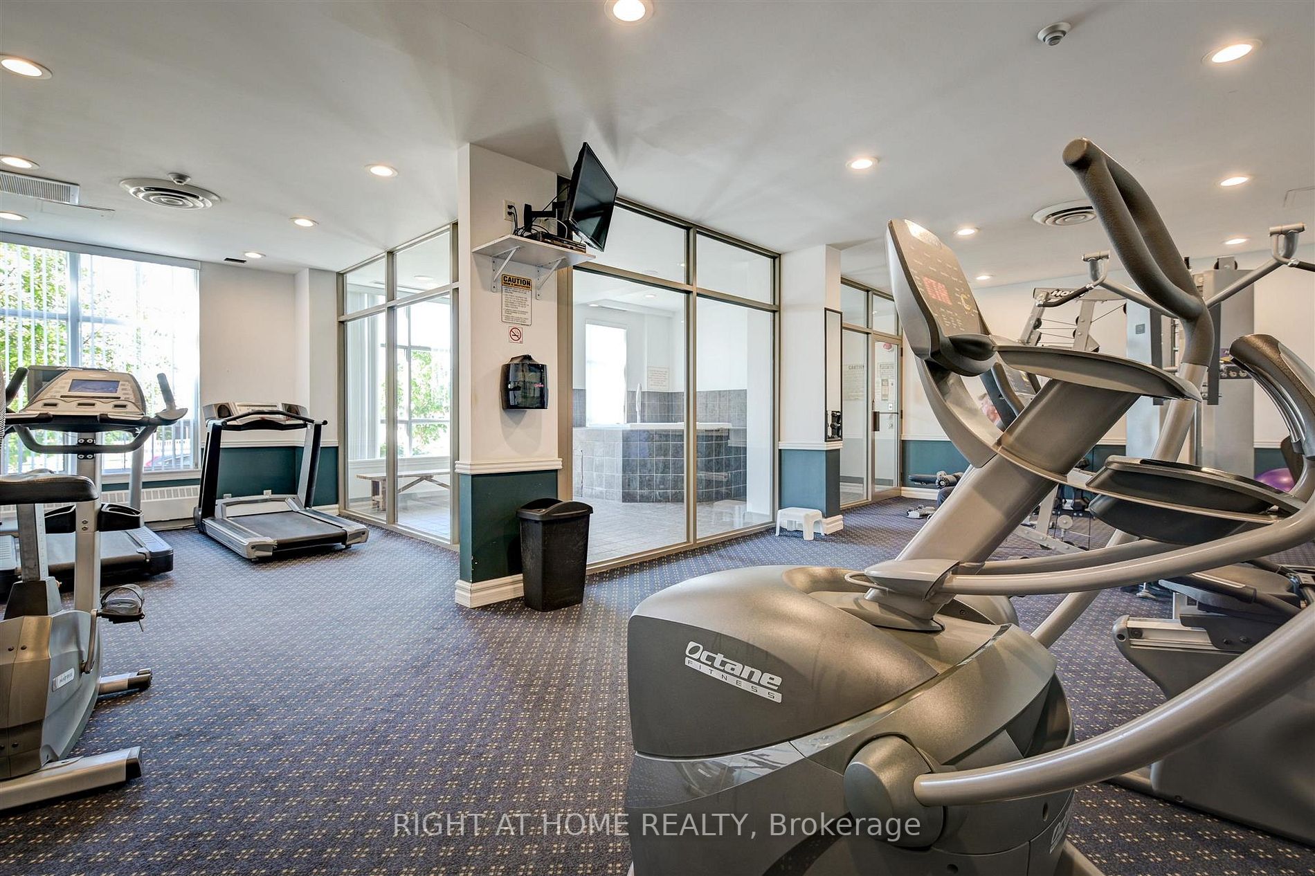 1720 Eglinton Ave E, #215