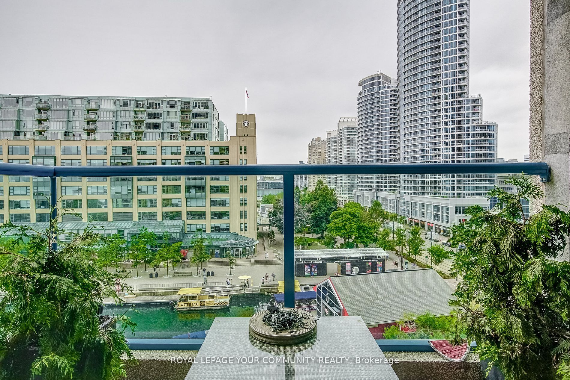 77 Harbour Sq W, #809