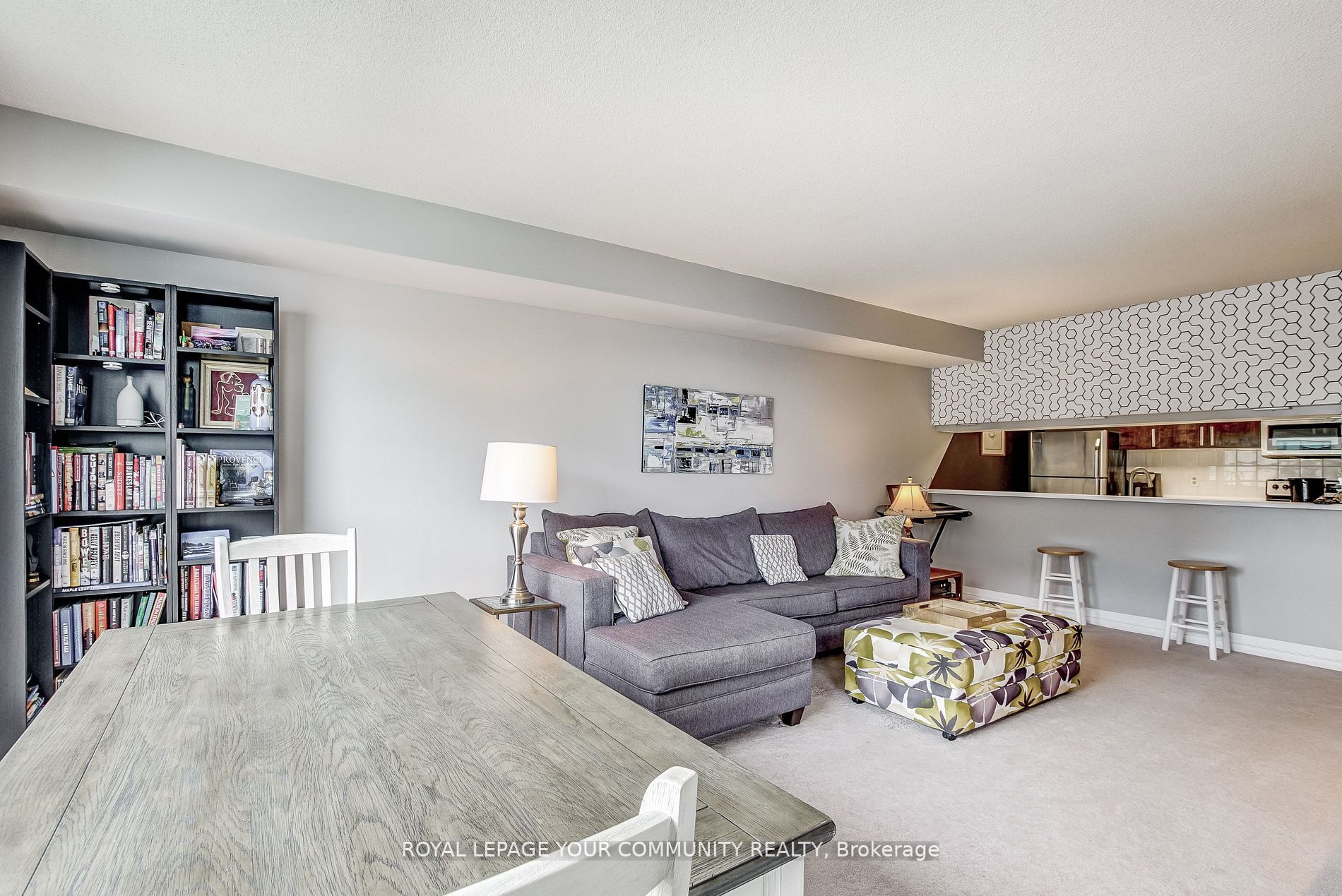 77 Harbour Sq W, #809