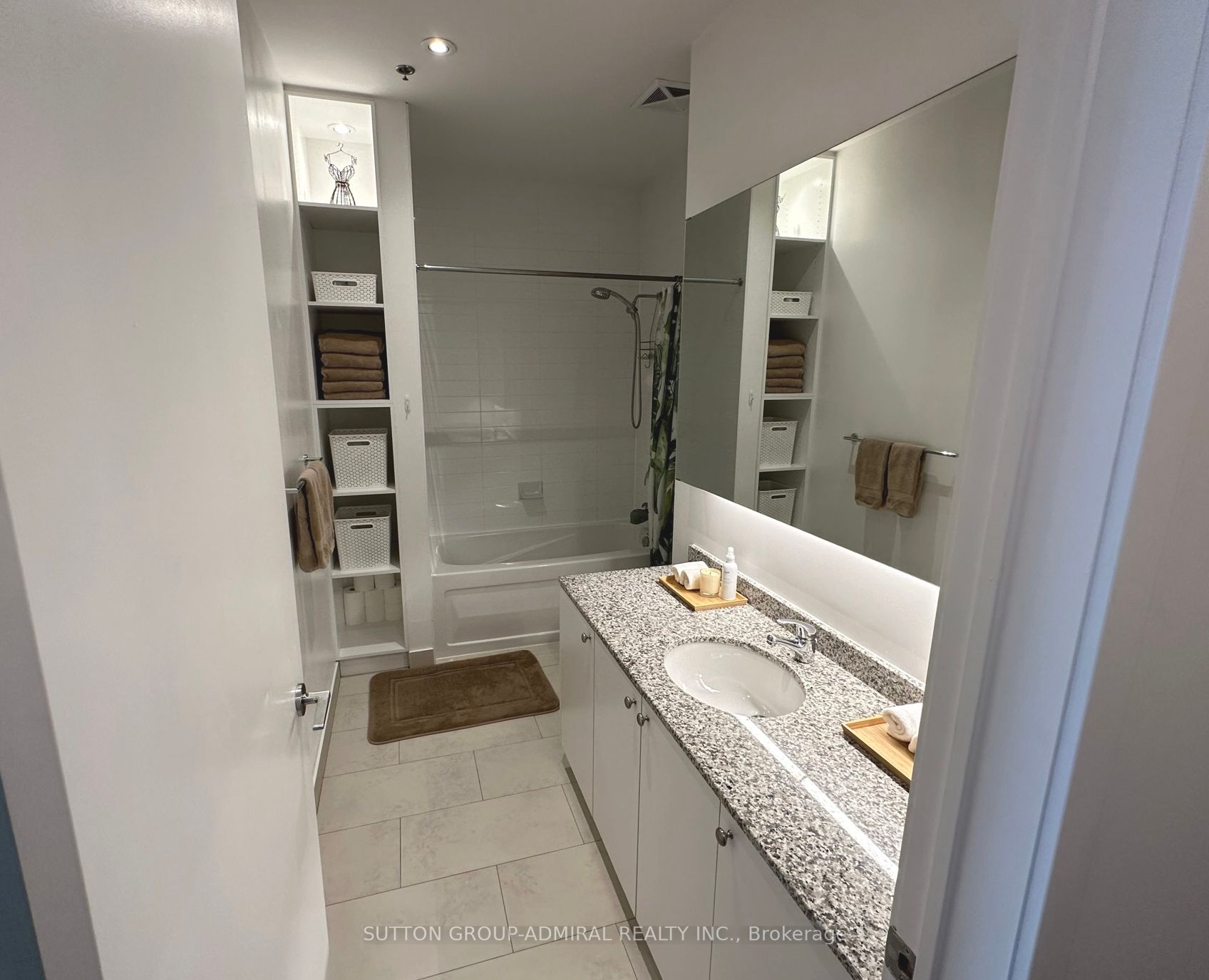 43 Hanna Ave, #503