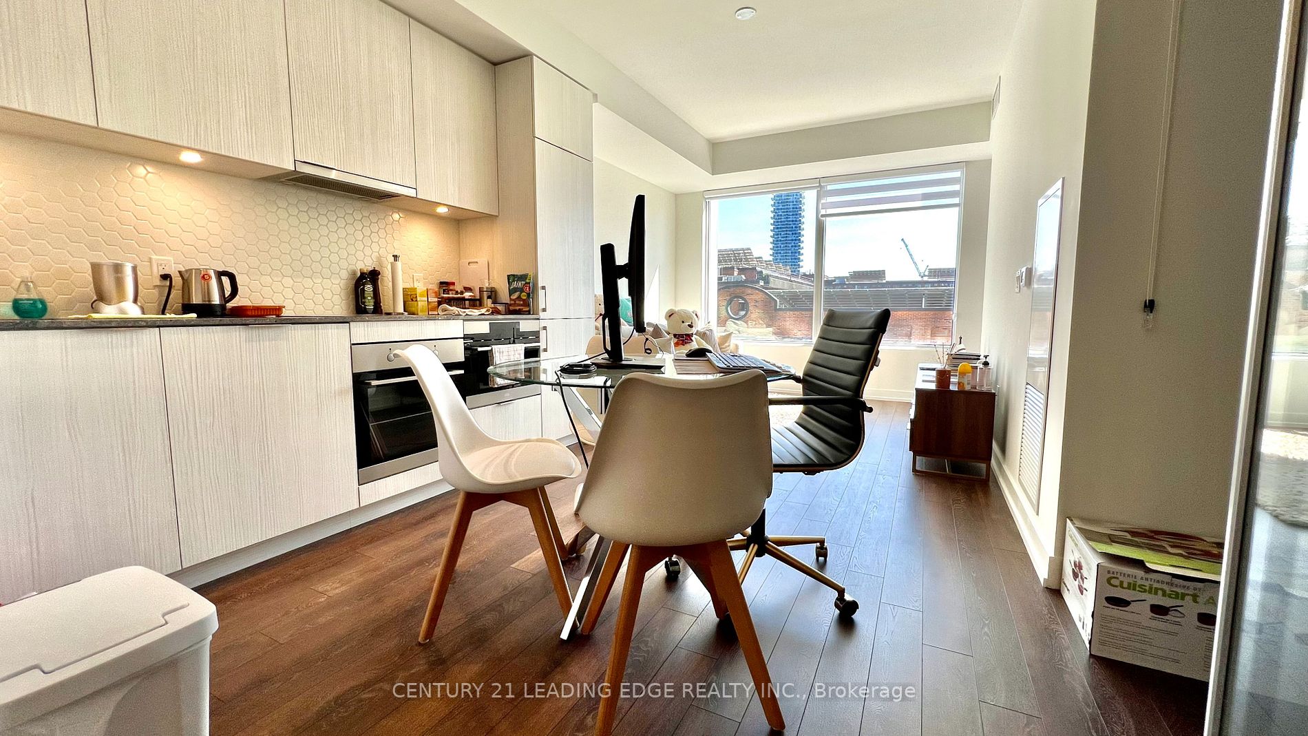 158 Front St E, #423