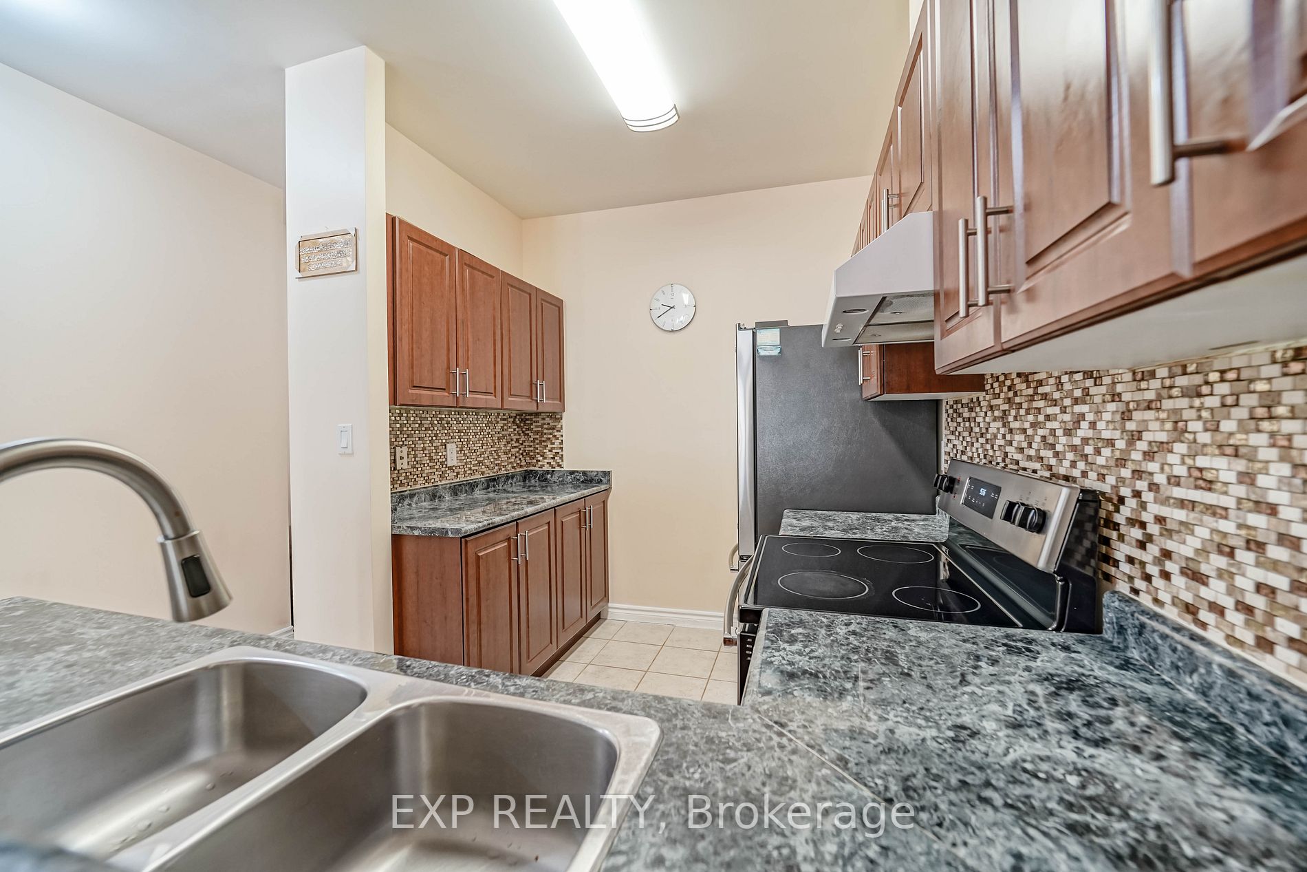 10 Gateway Blvd, #218