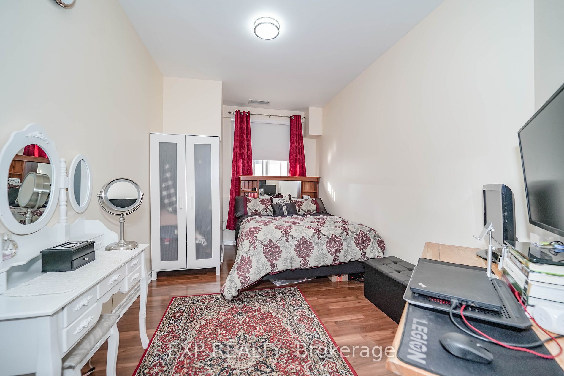 10 Gateway Blvd, #218