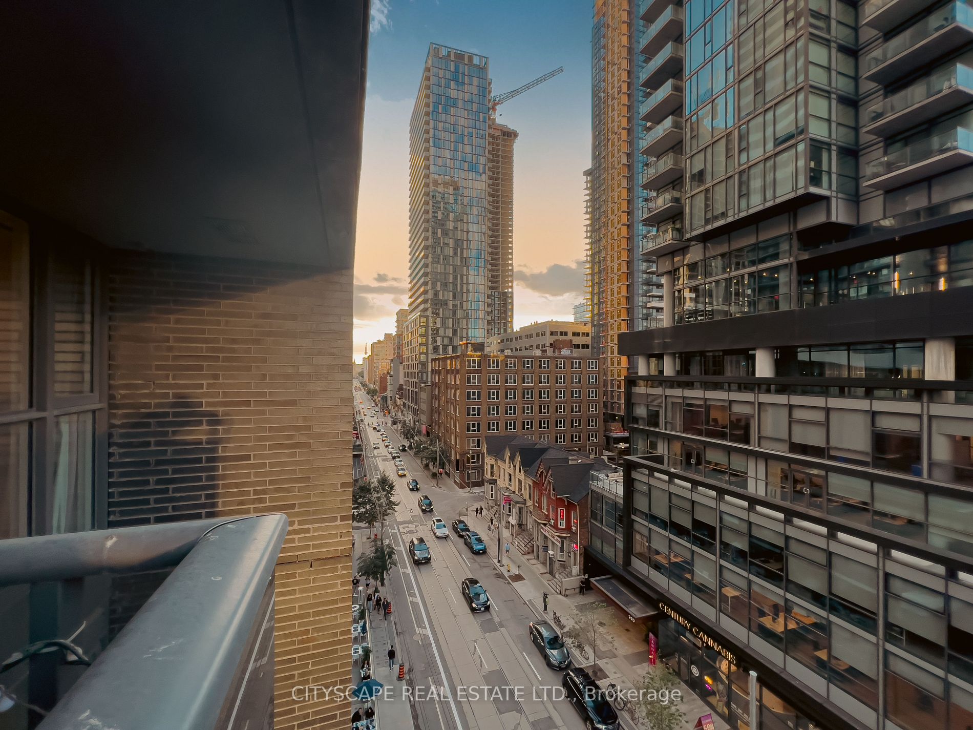 295 Adelaide St W, #801