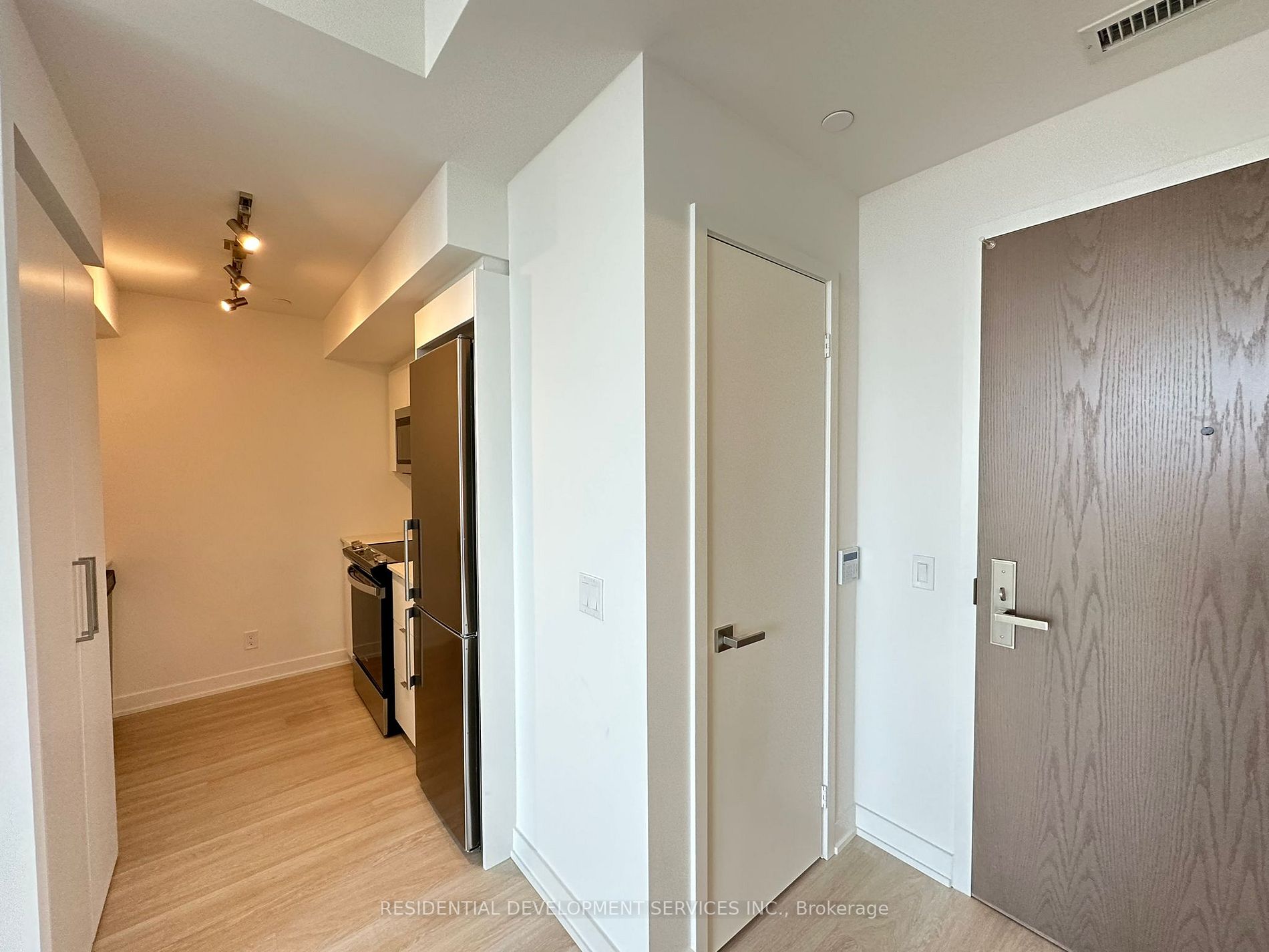 30 Tretti Way, #1204