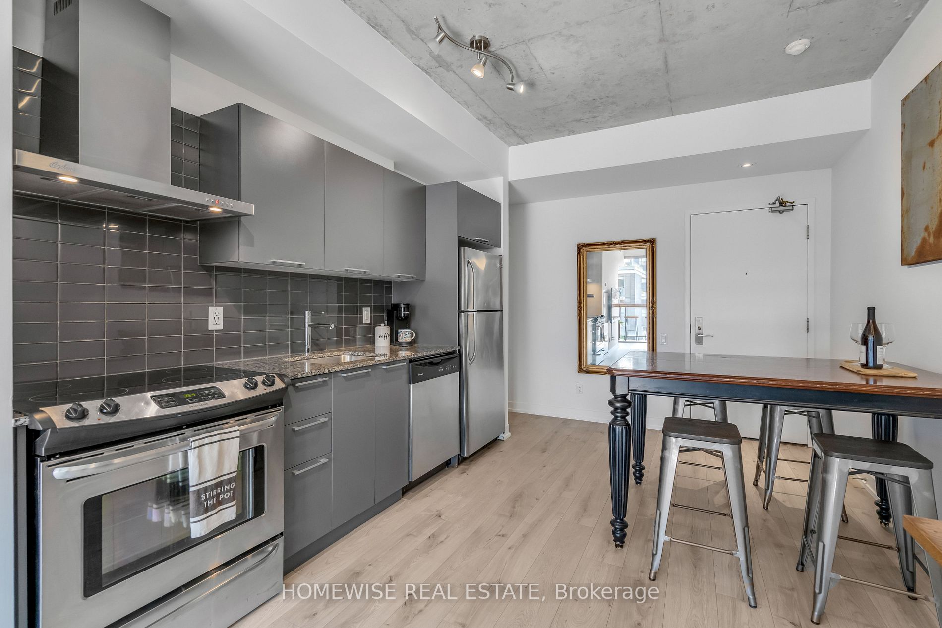 650 King St W, #602
