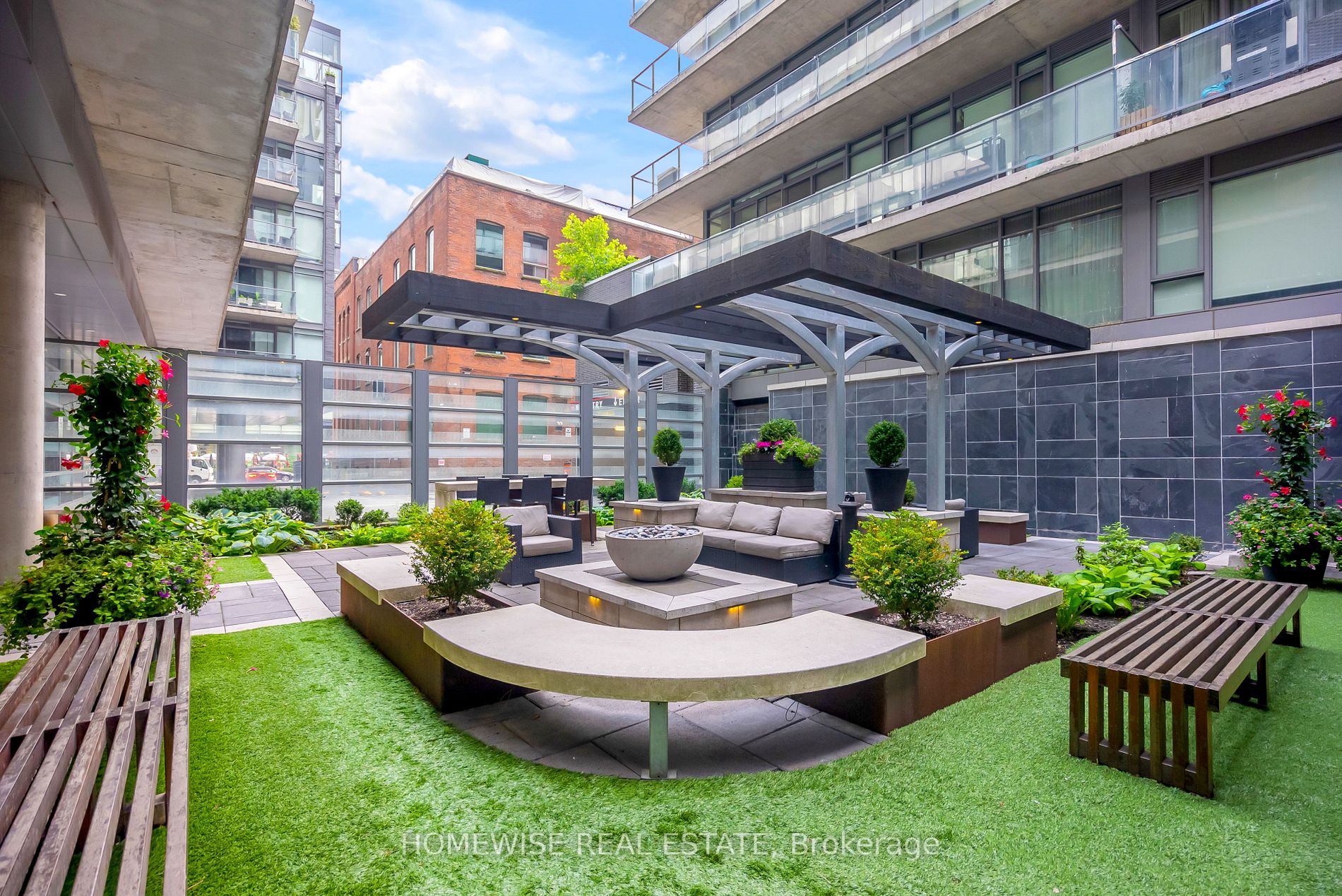 650 King St W, #602
