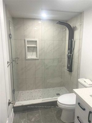 850 Sheppard Ave W